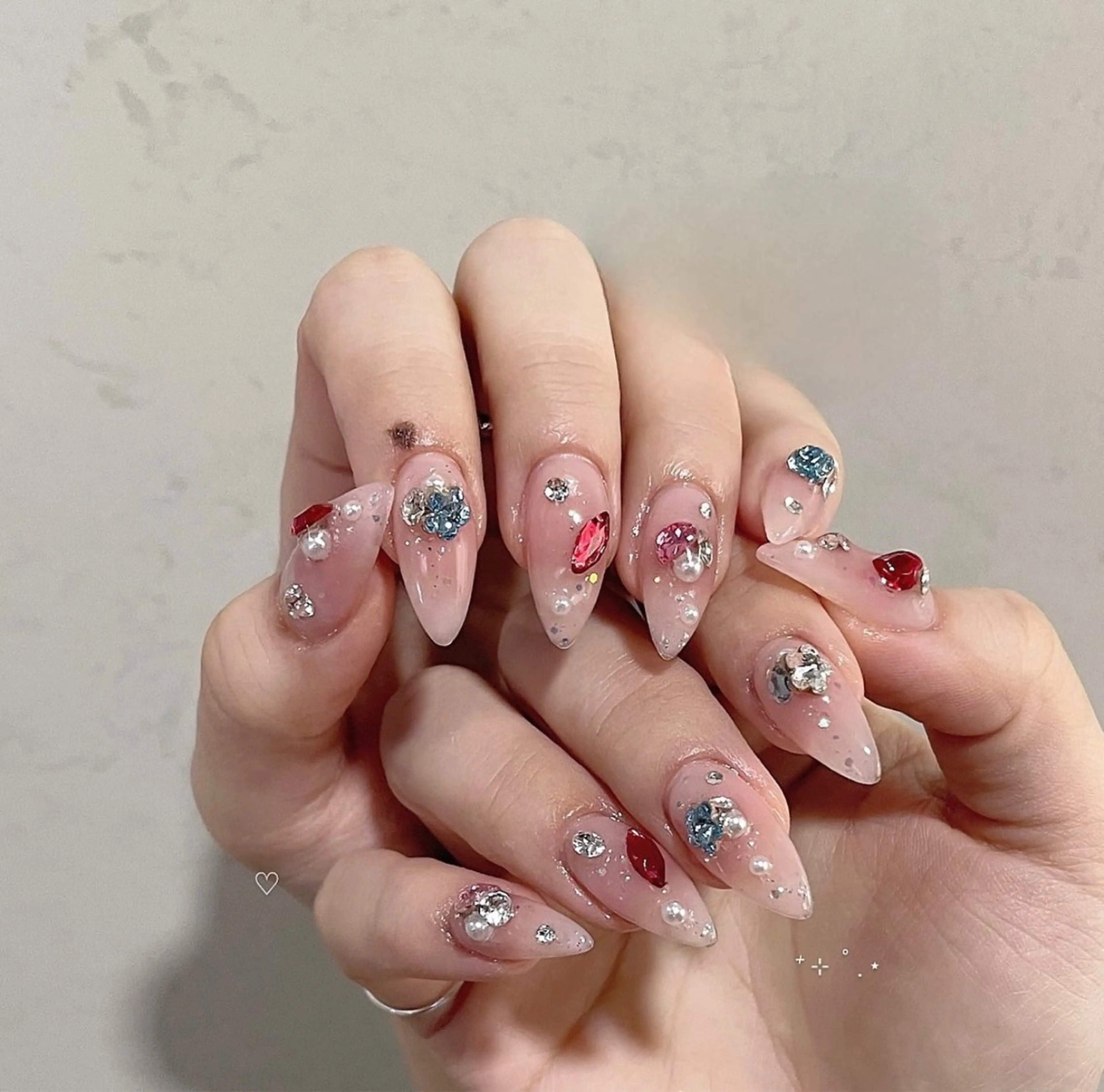 ネイル キラキラネイル マグネットネイル ミラーネイル ニュアンスネイル ワンホンネイル ハンドネイル Lyna 池袋のネイルデザイン