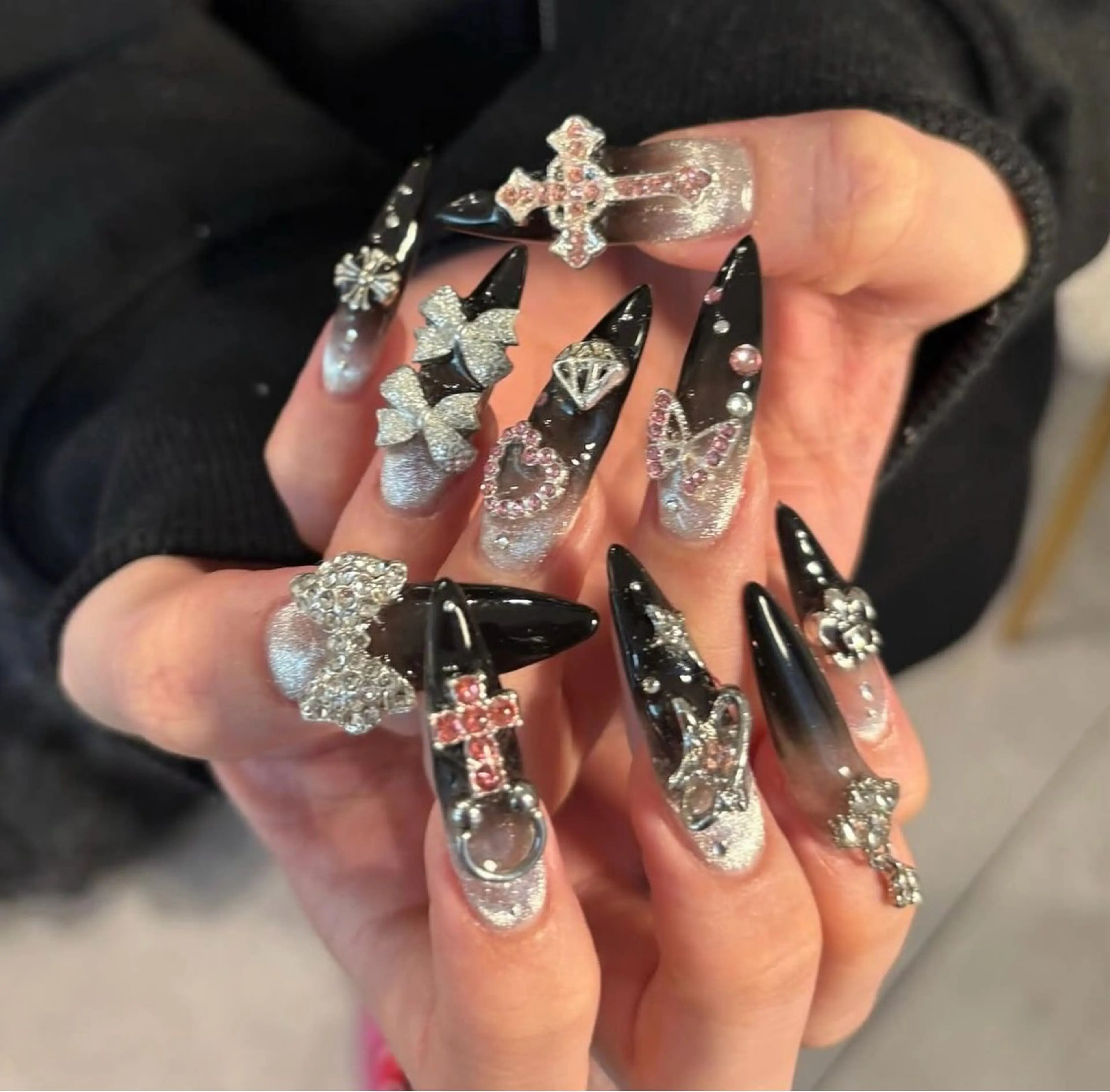ネイル グラデーション キラキラネイル ワンカラーネイル 冬ネイル Jenn Nail Salonのネイルデザイン