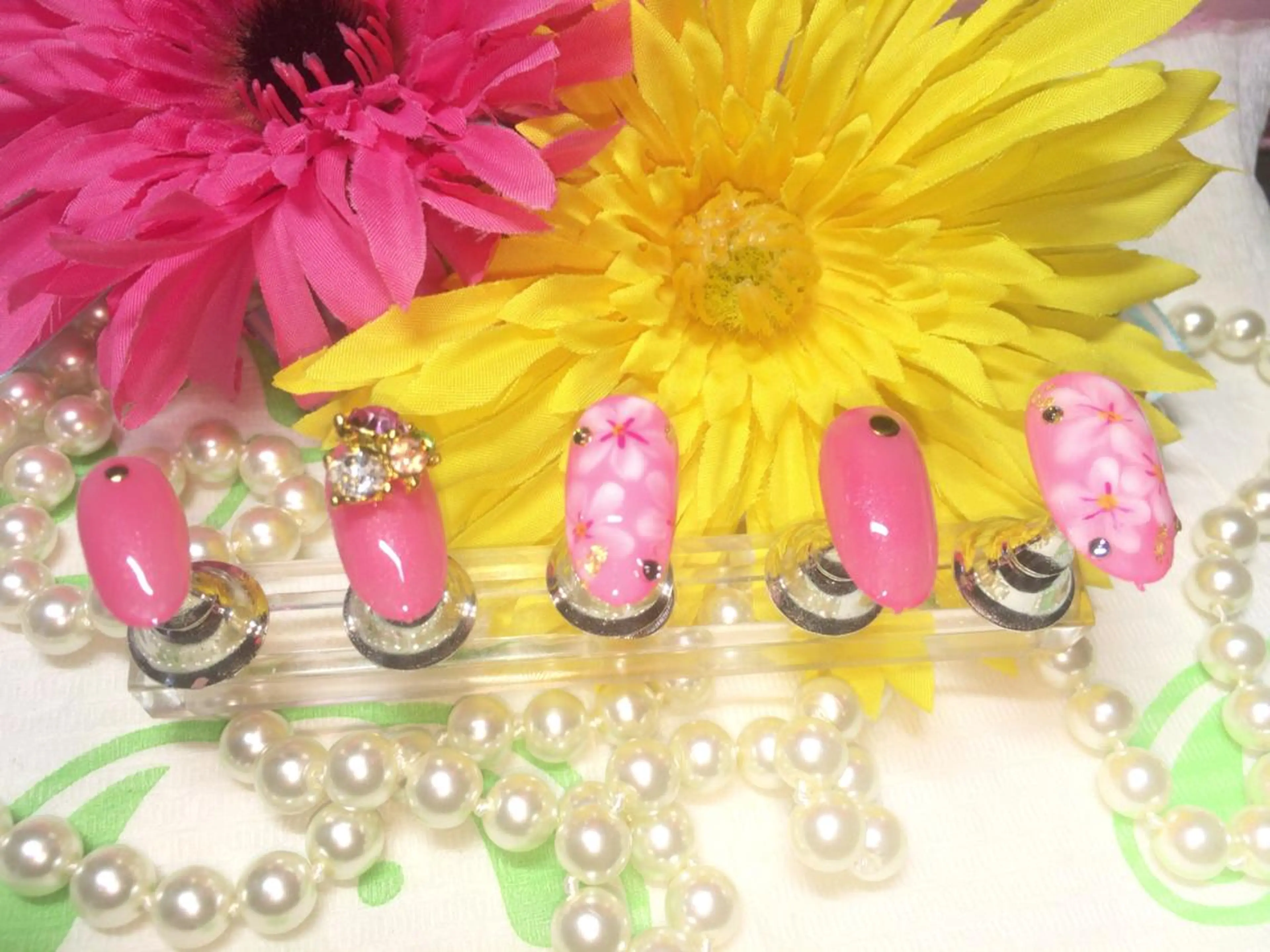 ネイル フラワーネイル ハンドネイル ハンドケア ネイルサロン HARRYS所属・ネイル・脱毛サロン HARRYSのエステ・リラクイメージ