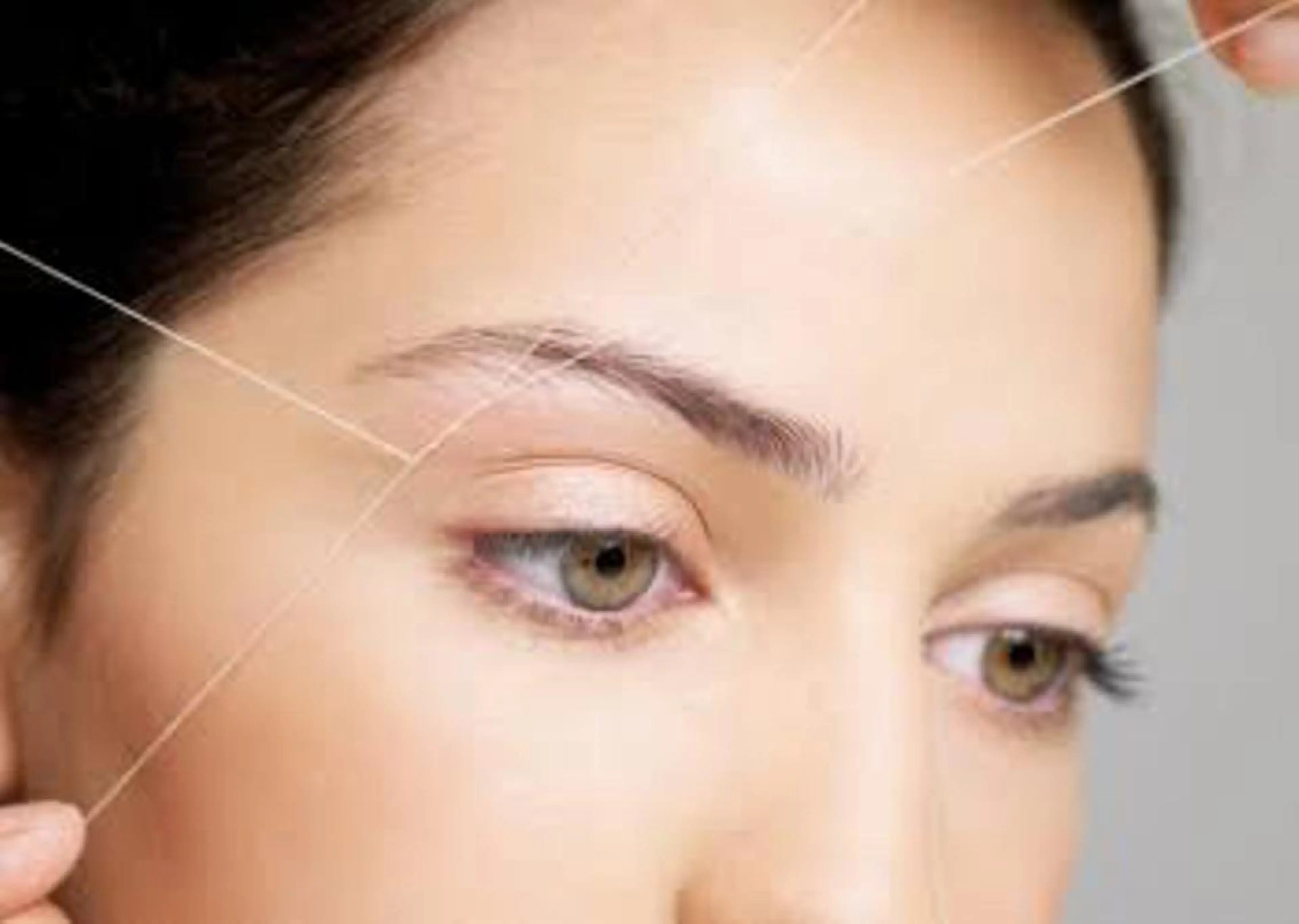 人気メニュー🌟美眉スタイリング✨アイブロウスレッディング（糸脱毛）男性からも人気！👀の写真