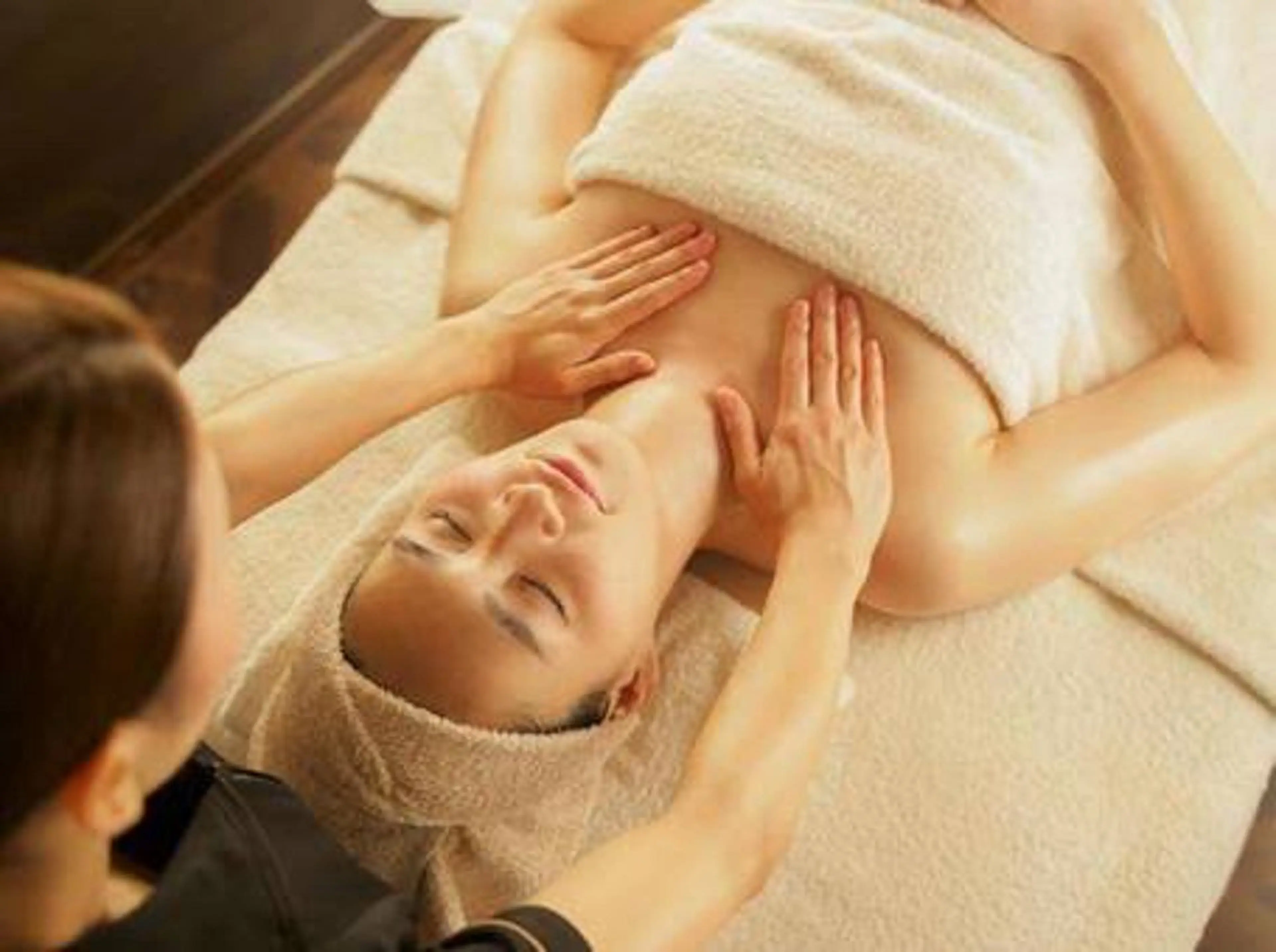 透明感ハリ弾力🆙造顔美容器使用汚れもスッキリコラーゲン導入＋フェイシャルデコルテオイルマッサージ＋パック 60分の写真