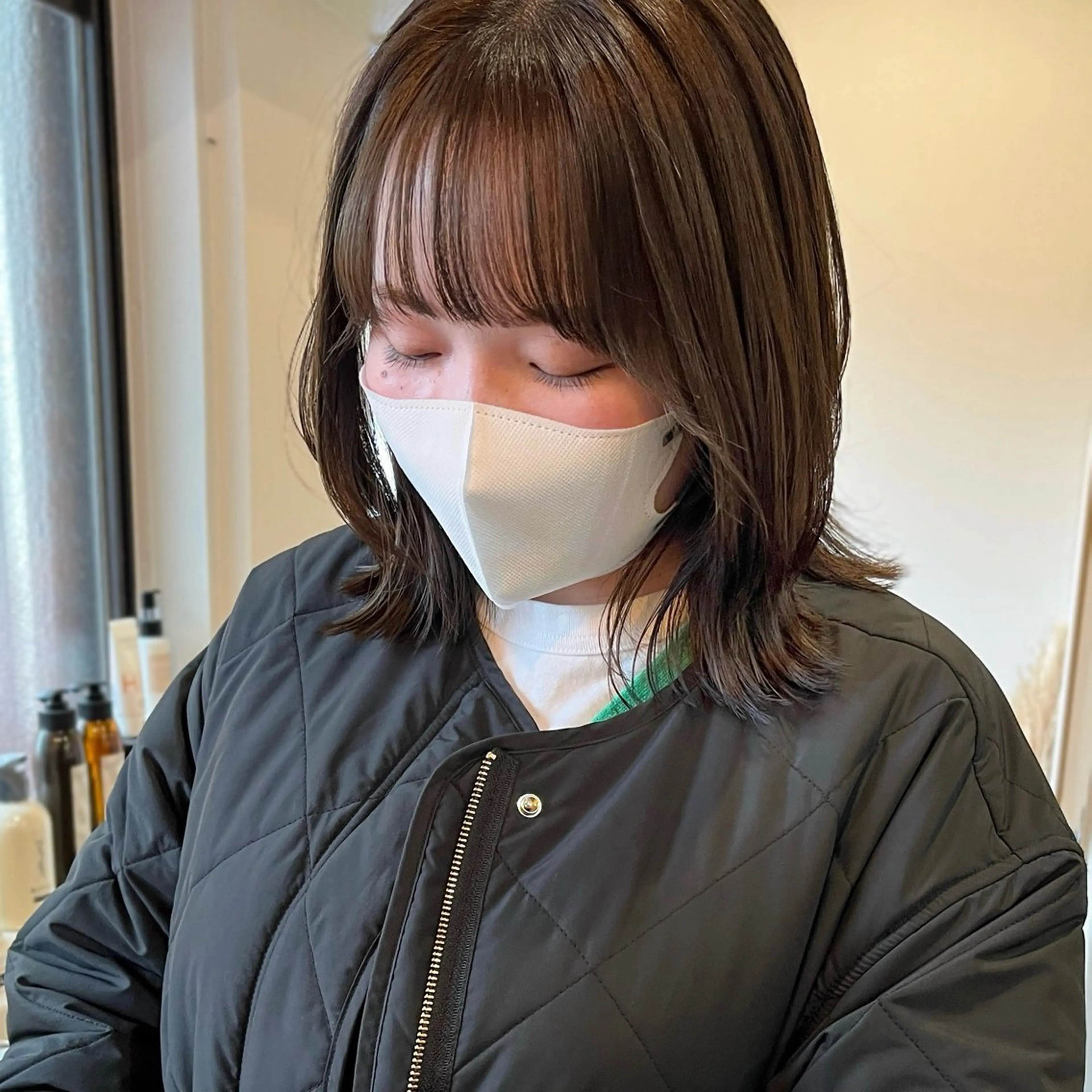 ミディアム カラー ミディアムレイヤー ベージュカラー オリーブベージュ レイヤーカット ボブ/透明感カラー /坂口恵梨子のヘアスタイル