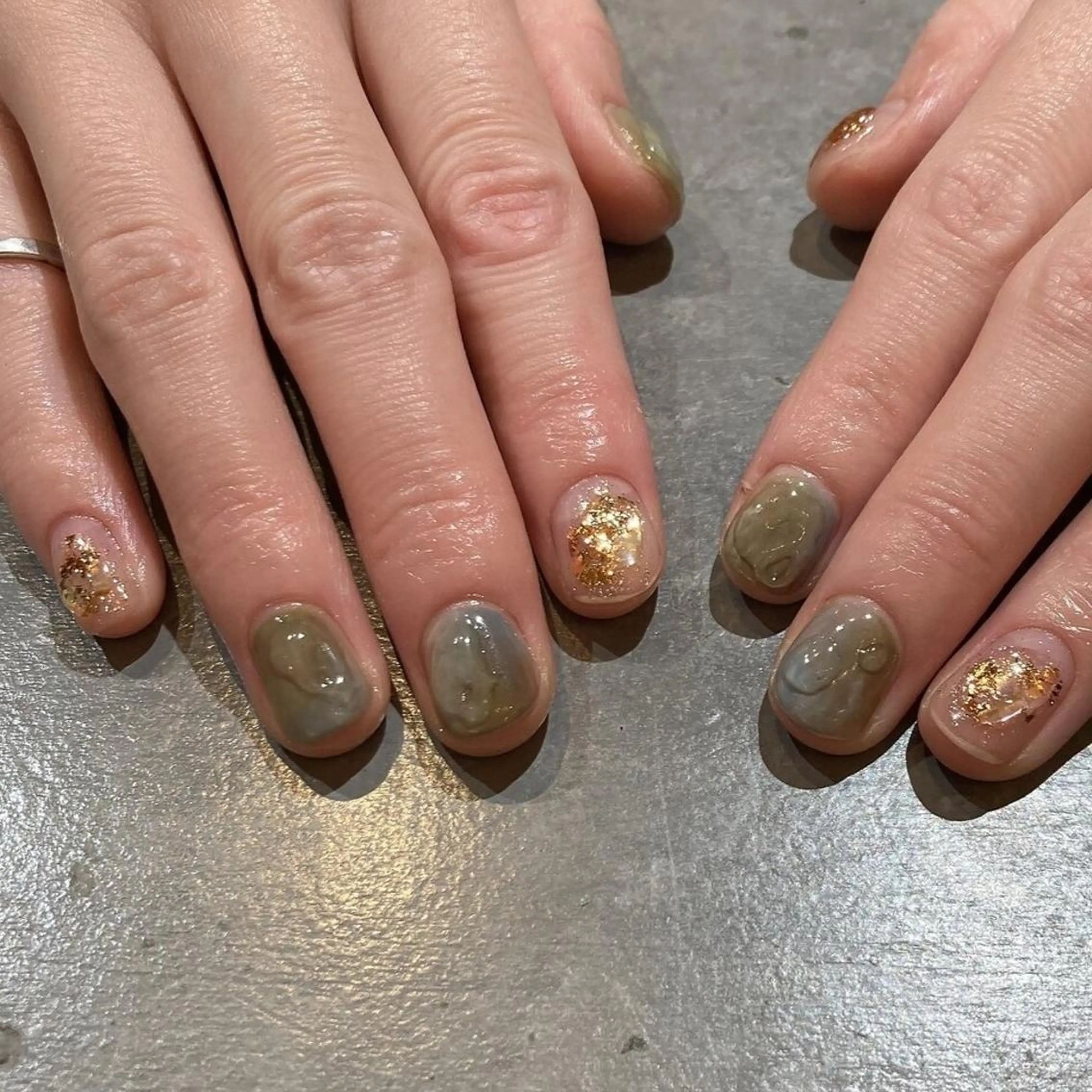 ネイル アートネイル ジェルネイル グリーン ラメ(グリッター) ニュアンスネイル ハンドネイル 【パラジェル認定】 newiネイル京橋のネイルデザイン