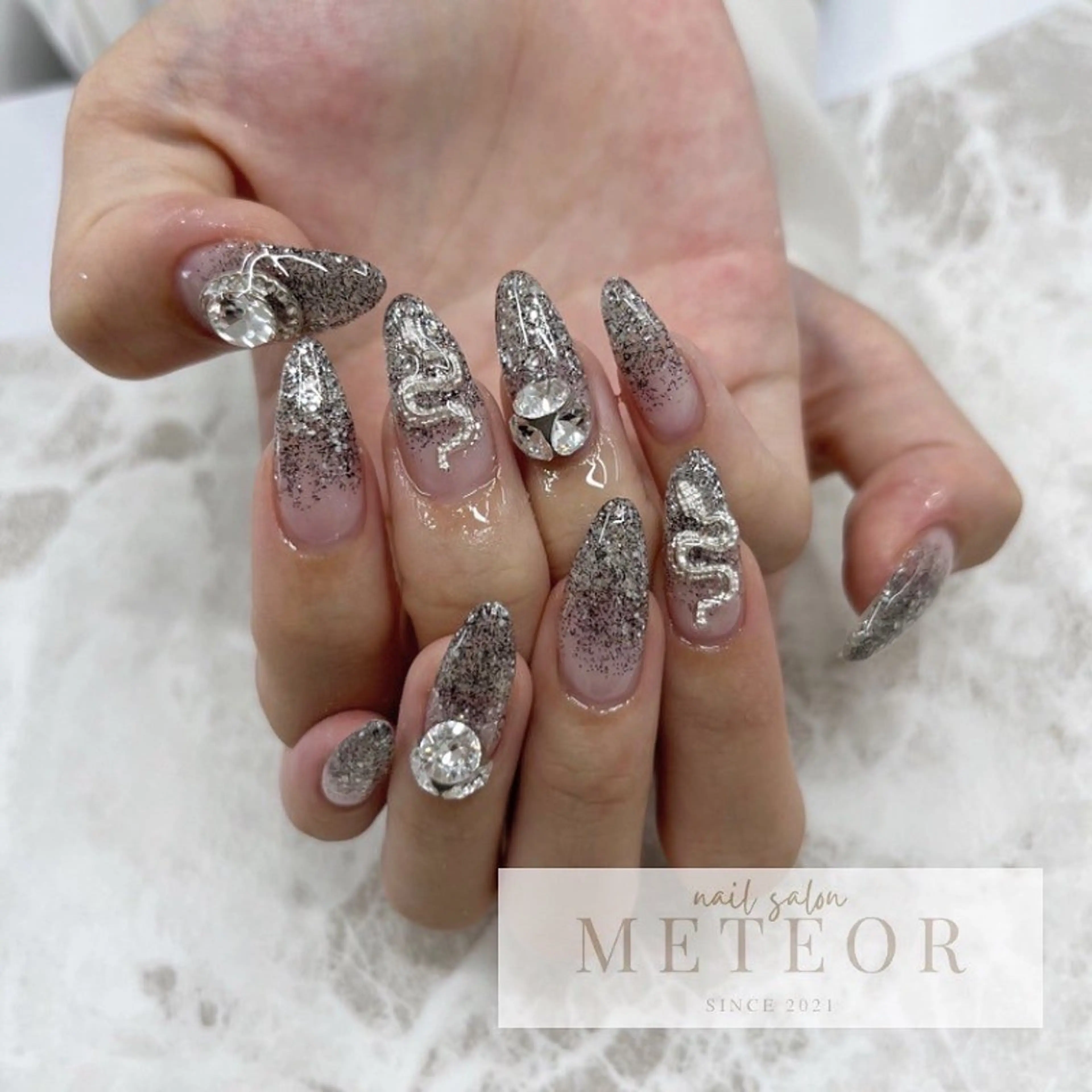 マツエク・マツパ 付け放題 ハンドネイル METEOR💫 staffのネイルデザイン