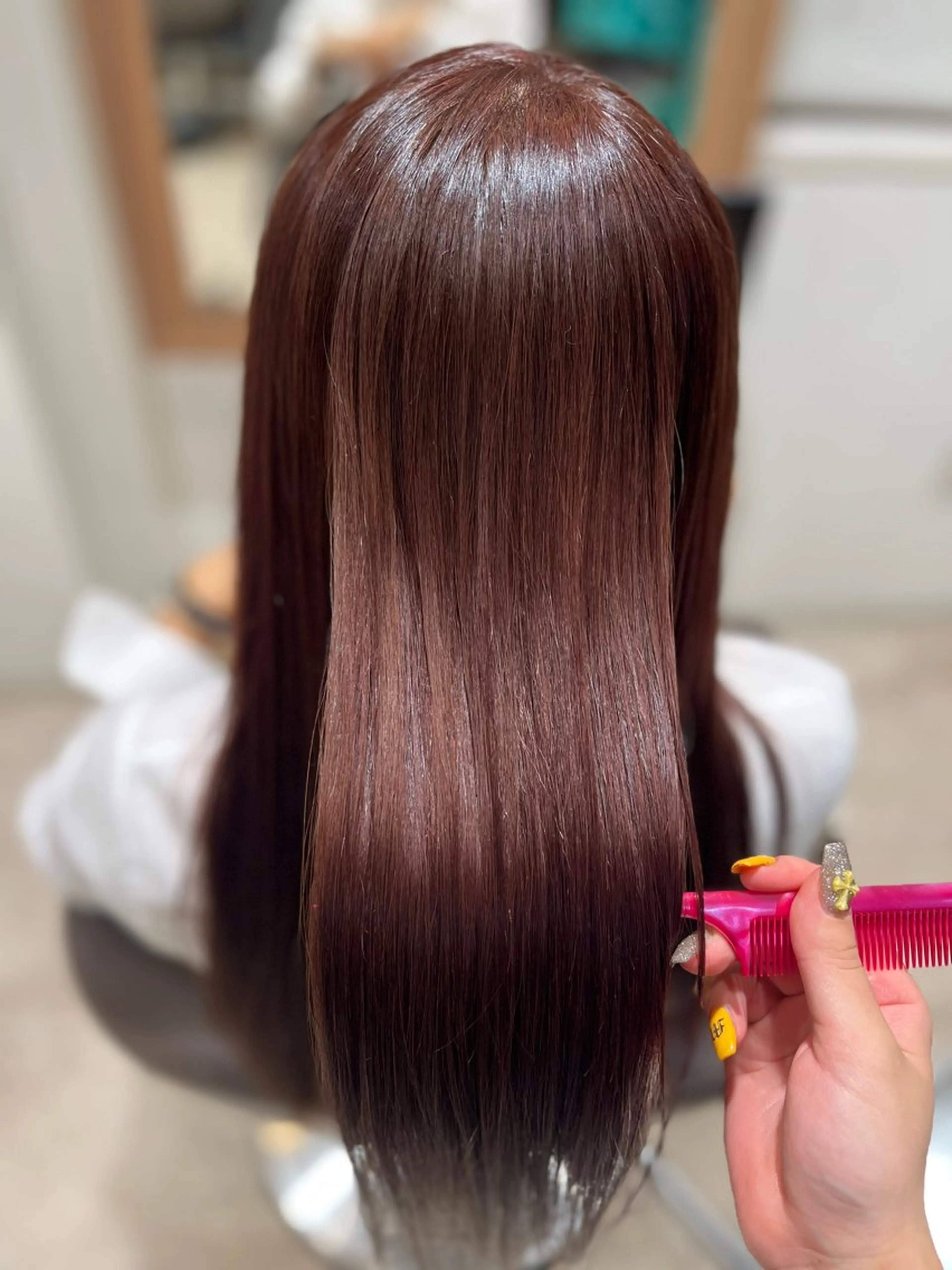 ロング カラー レッドカラー 髪質改善 トリートメント 尾崎 百花のヘアスタイル