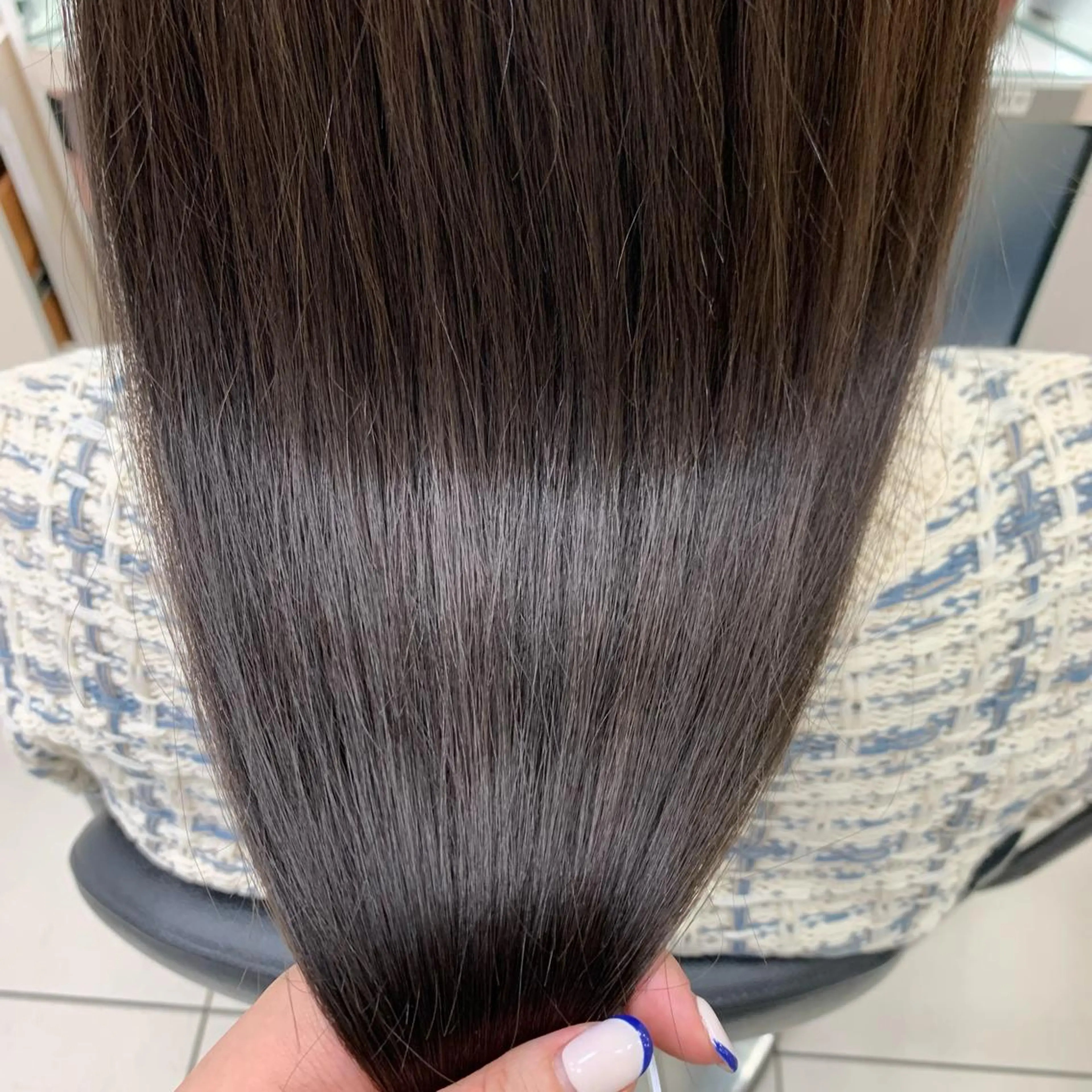 セミロング カラー アッシュ 透明感カラー ヘアカラー トリートメント ウスイ ハルカのヘアスタイル