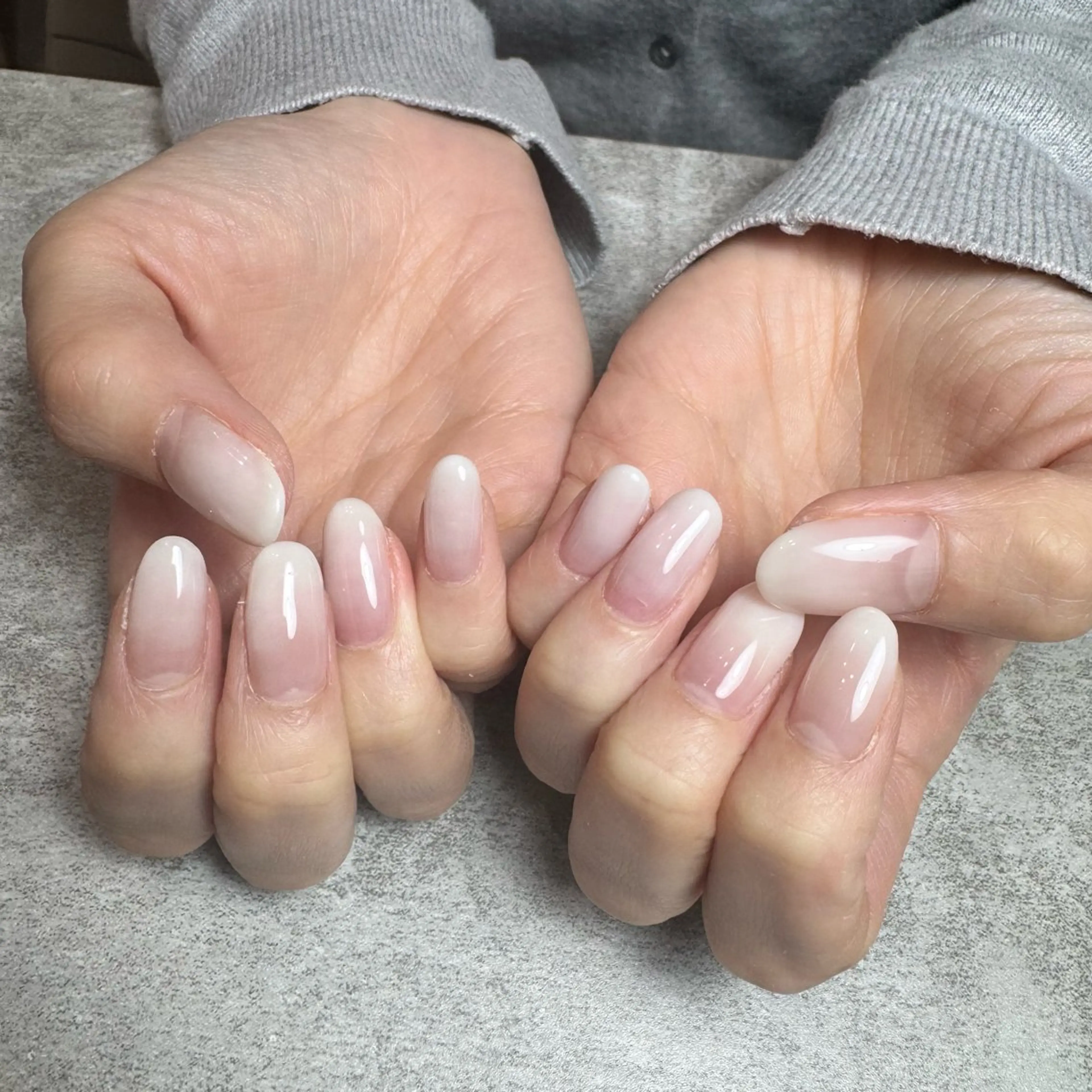 ネイル グラデーション ホワイト MATATABI. kumiのネイルデザイン