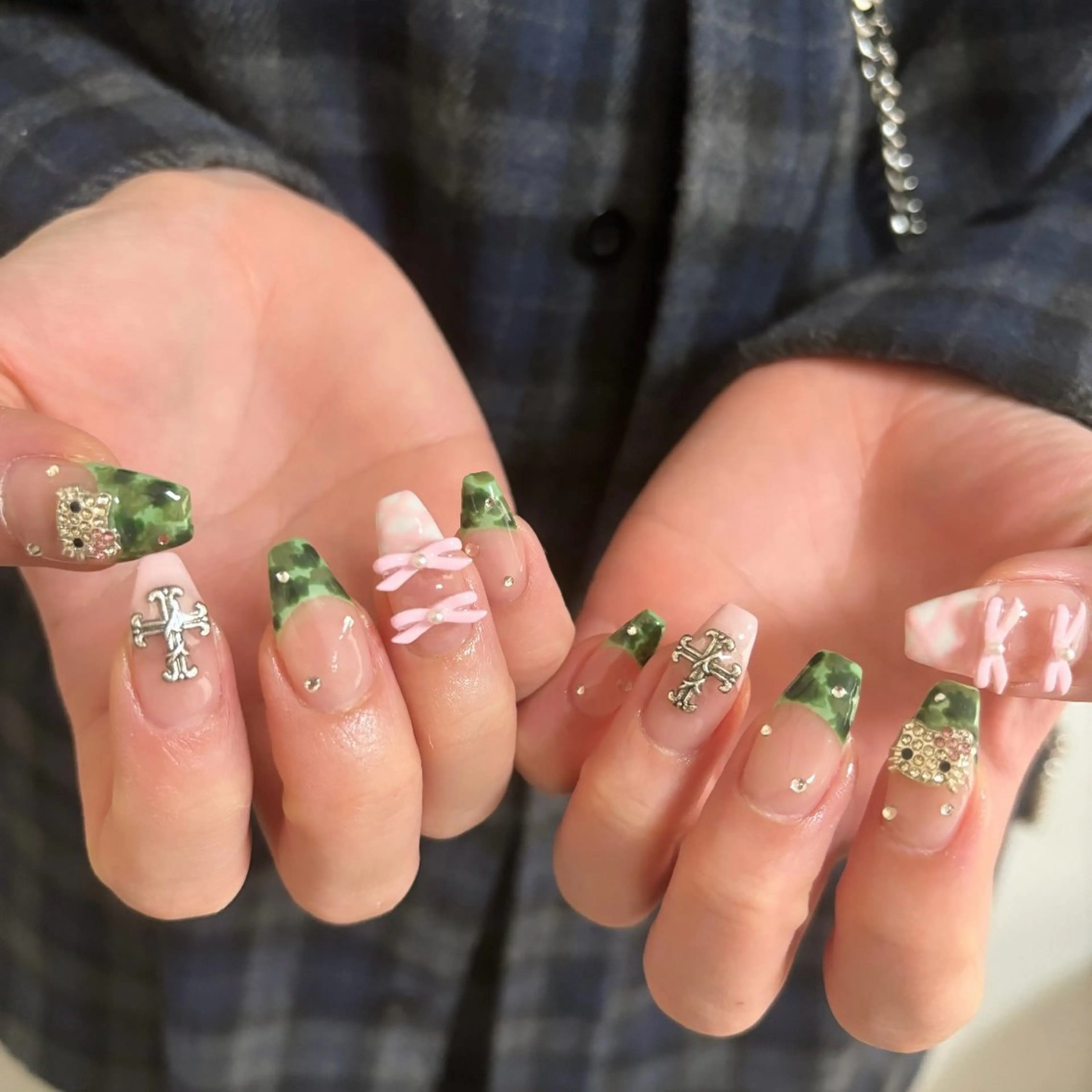 ネイル ハンドネイル フットネイル 直方市ネイルサロン minuitのネイルデザイン