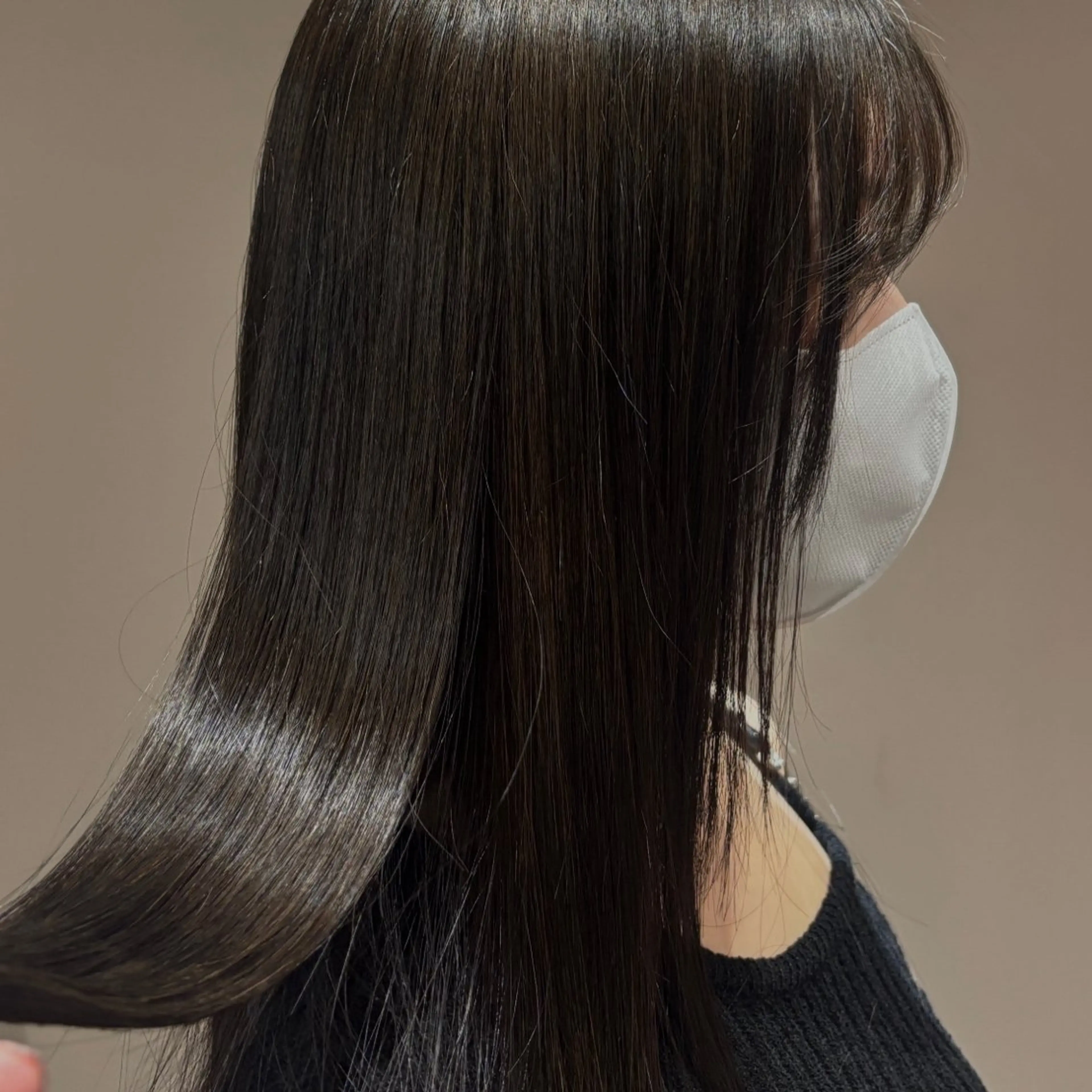 ロング カラー オリーブカラー ヘアカラー HIBIKI / ブリーチモデルのヘアスタイル