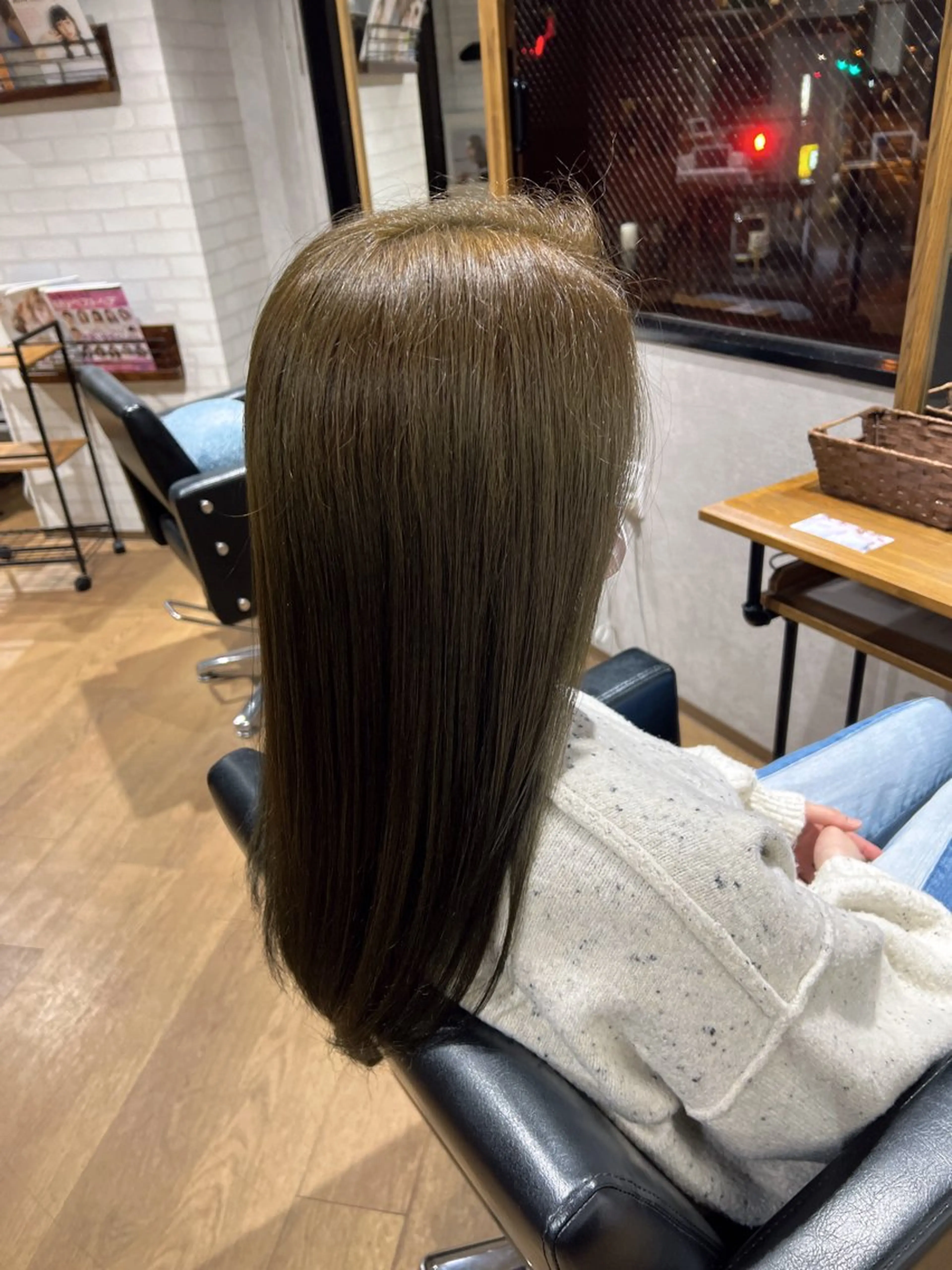 ロング ヘアカラー イリオモテ レナのヘアスタイル