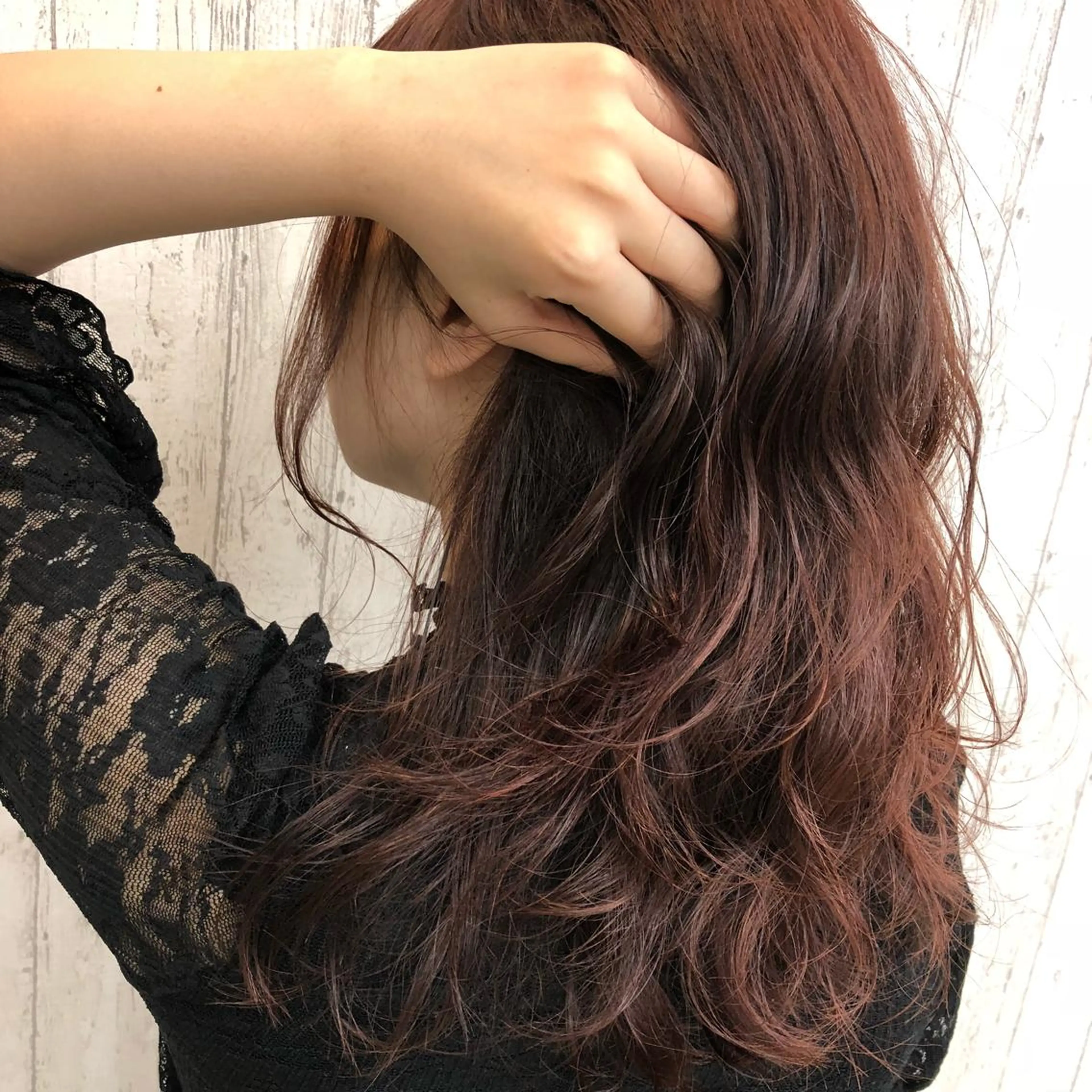カラー レッドカラー Kaede .のヘアスタイル