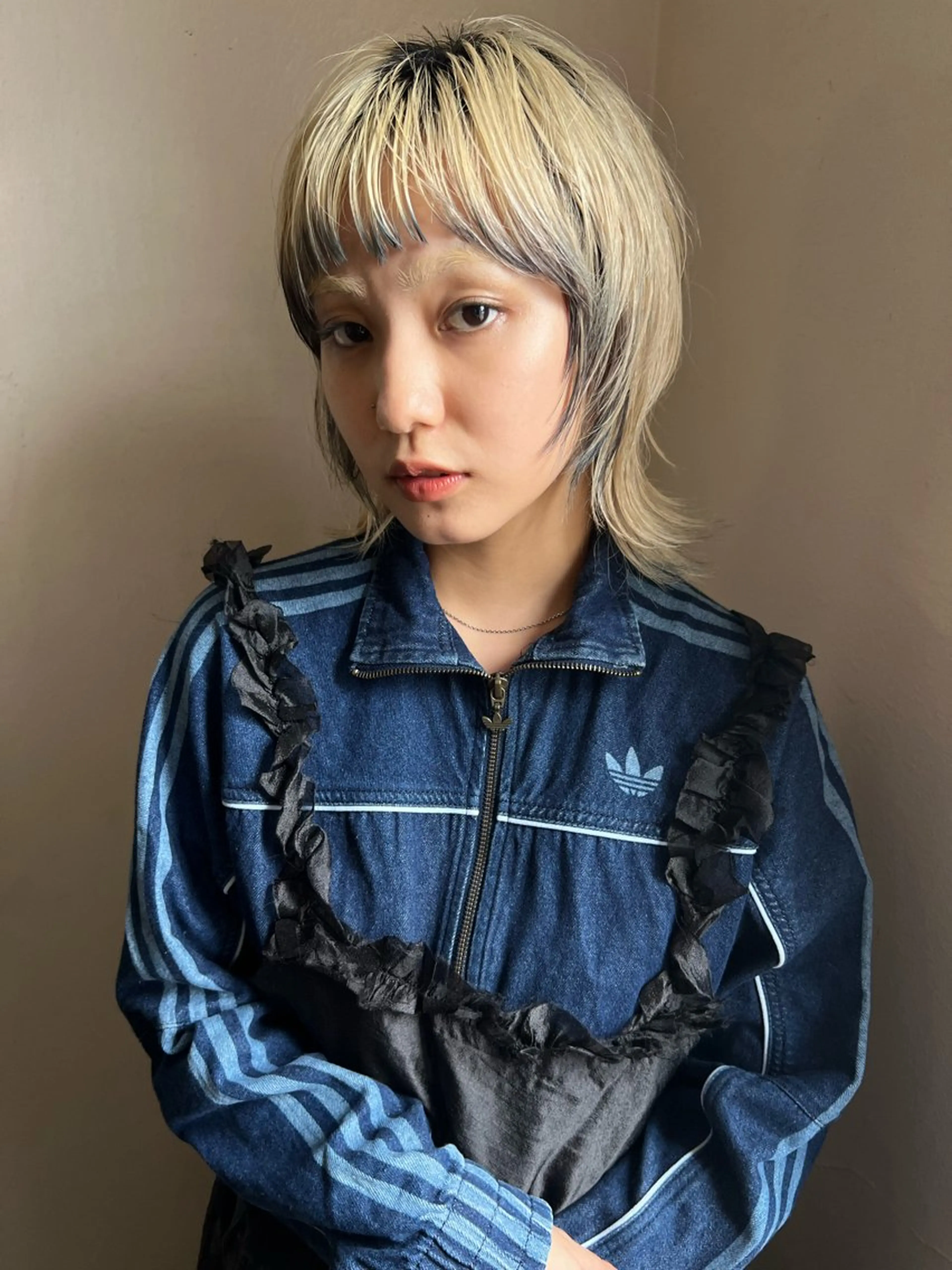 ミディアム カラー ヘアアレンジ デザインカラー ウルフカット カット ヘアカラー トリートメント 東のりか/ハイトーン ブリーチカラー/ボブのヘアスタイル