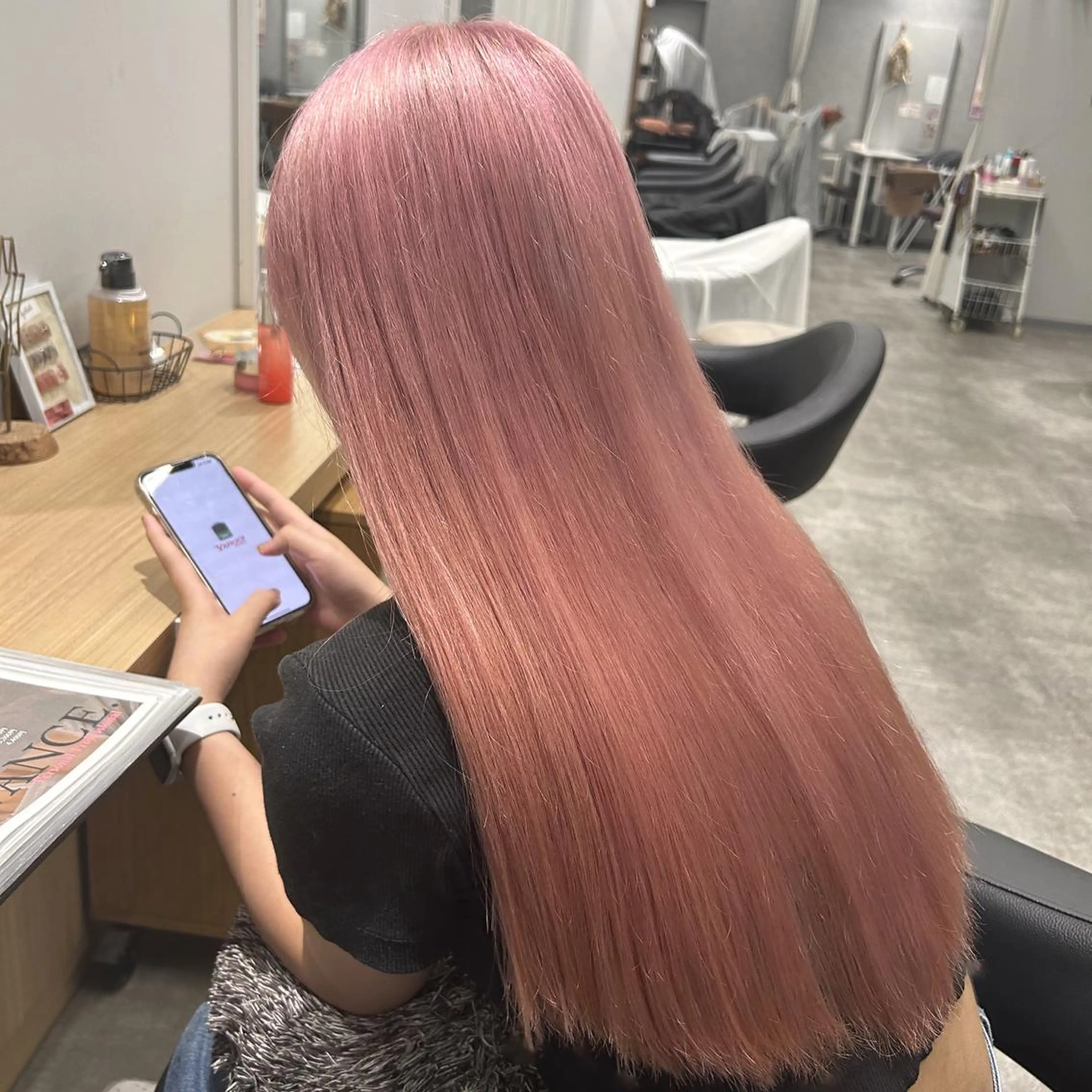 ロング カラー ベージュカラー ブリーチ ピンクカラー ピンクベージュ 韓国風ヘア 韓国ヘア×レイヤー カット/上田丈也のヘアスタイル