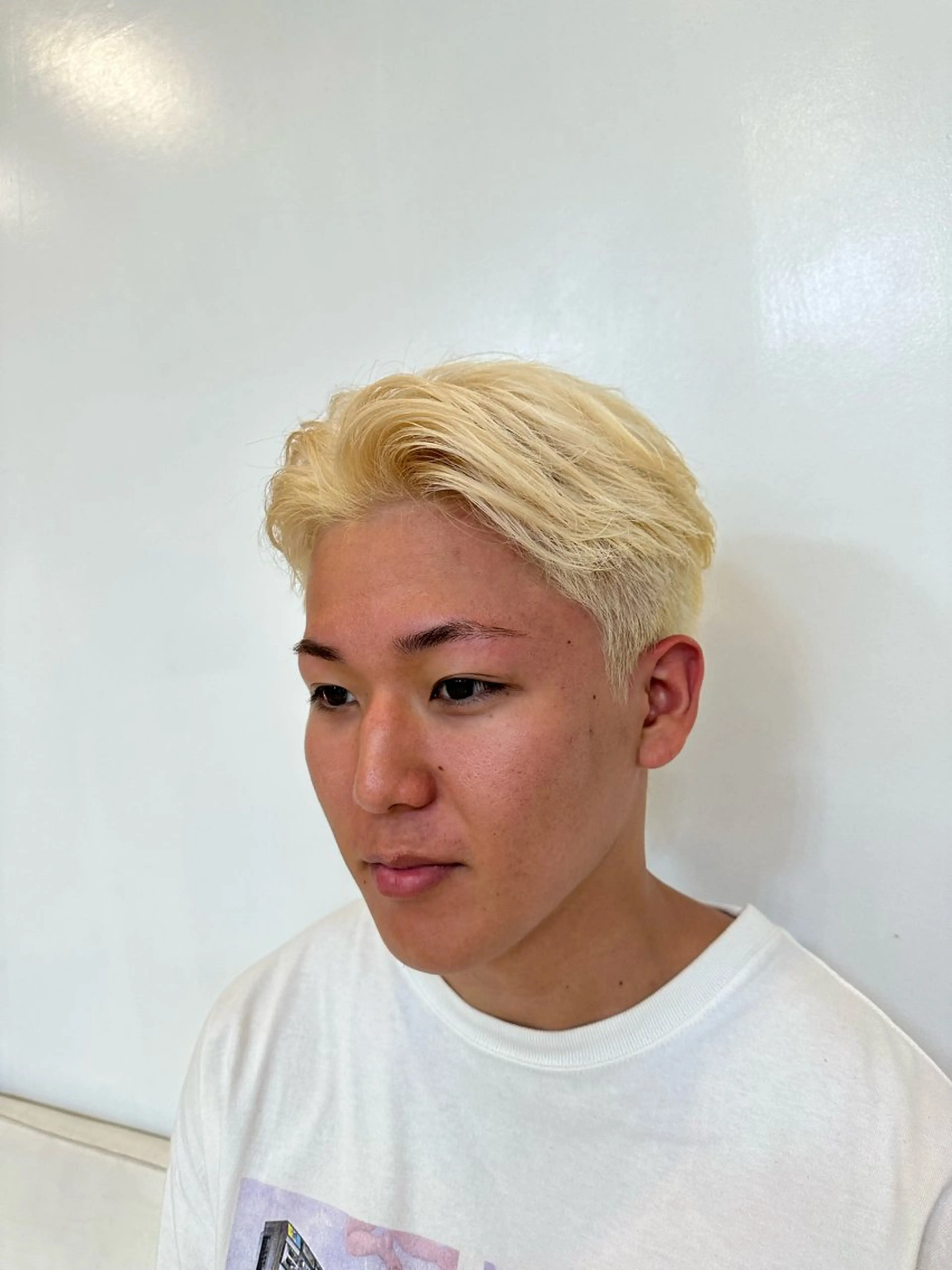 カラー メンズ メンズブリーチ ブリーチ 抜きっぱなしブロンド Hair by  Passion所属・タカセ レンのヘアスタイル