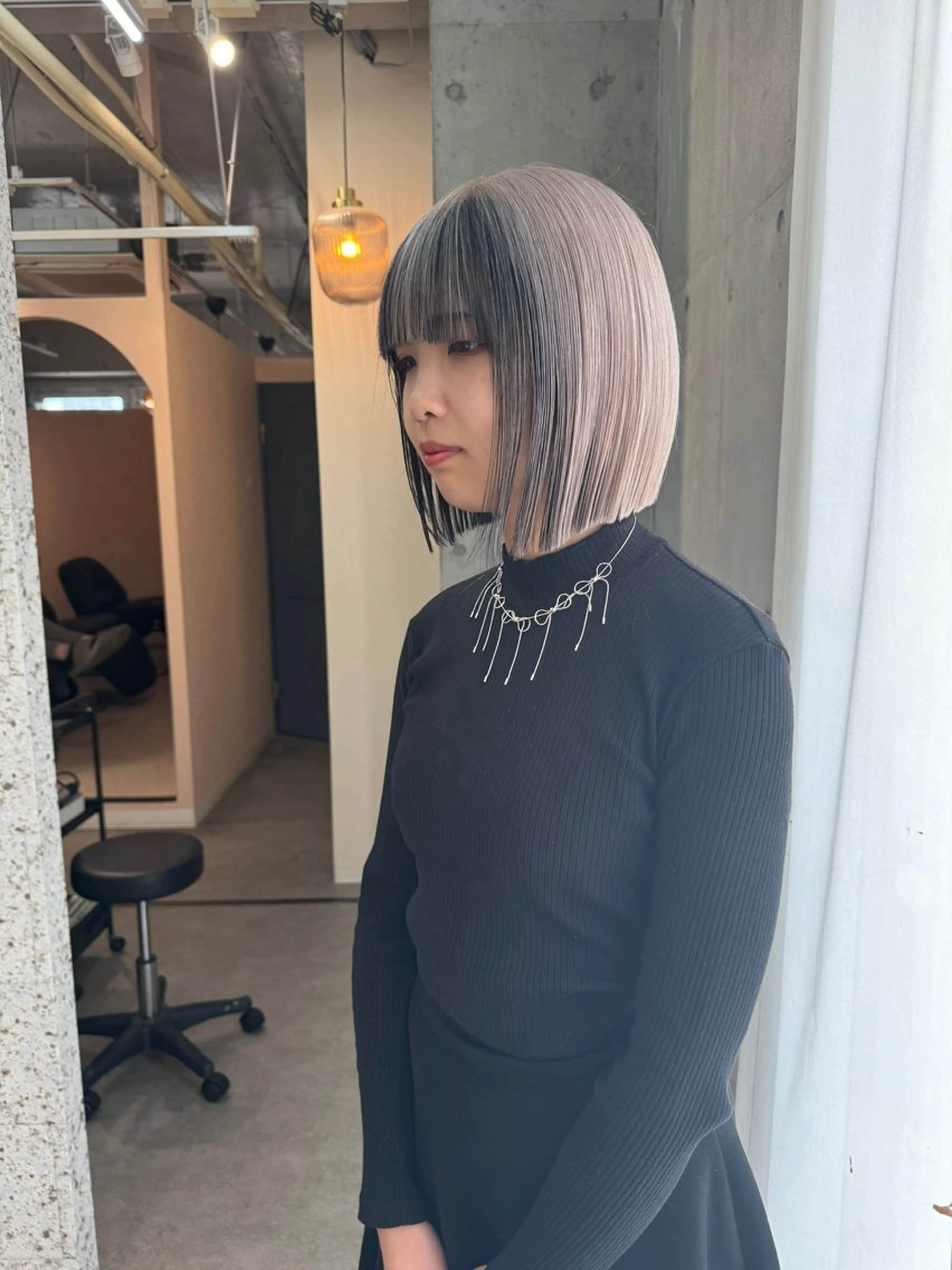 ミディアム 有人/バレイヤージュ /シャドールーツのヘアスタイル