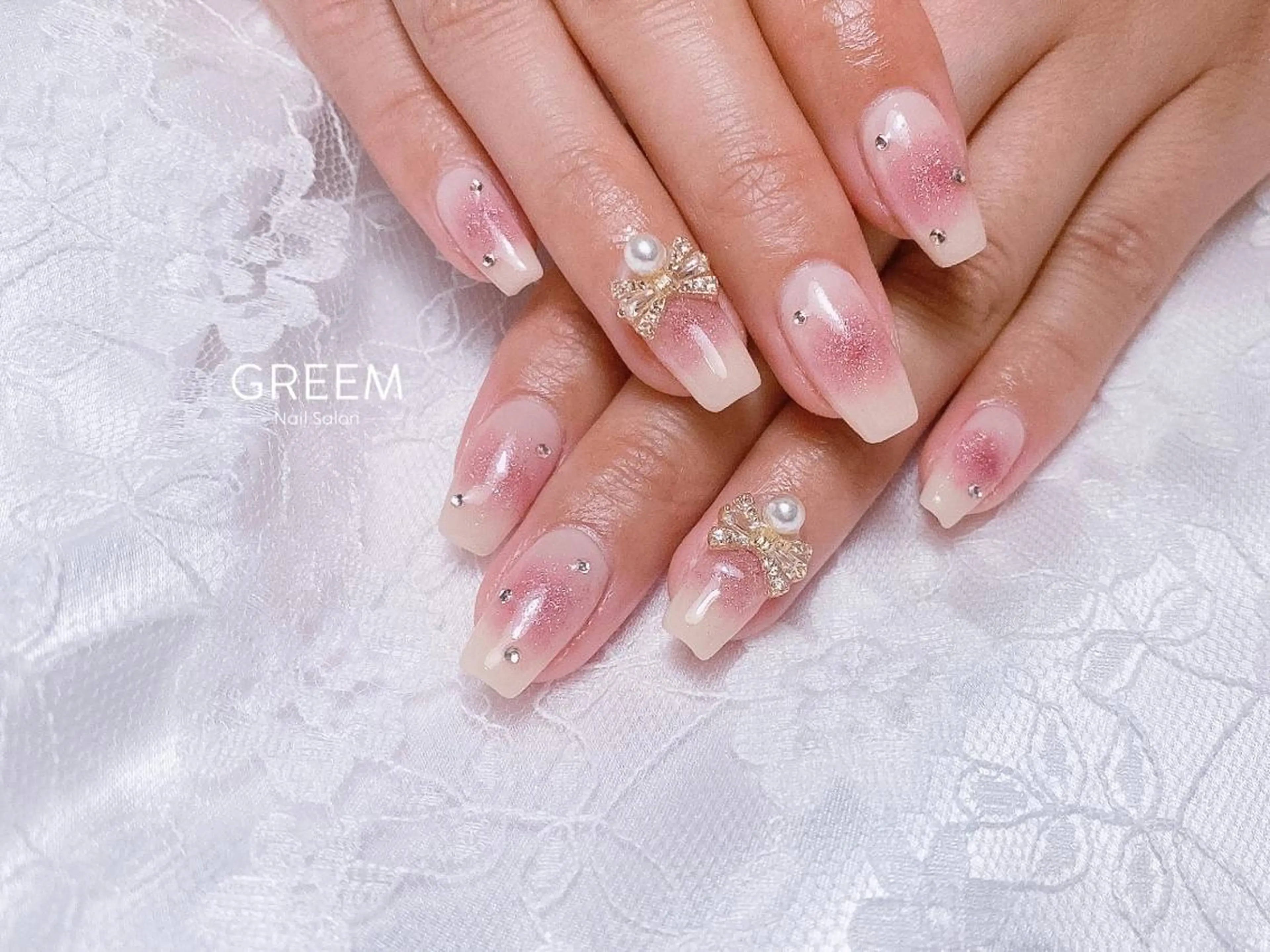 ネイル チークネイル リボン 春ネイル ワンホンネイル GREEM グリームのネイルデザイン