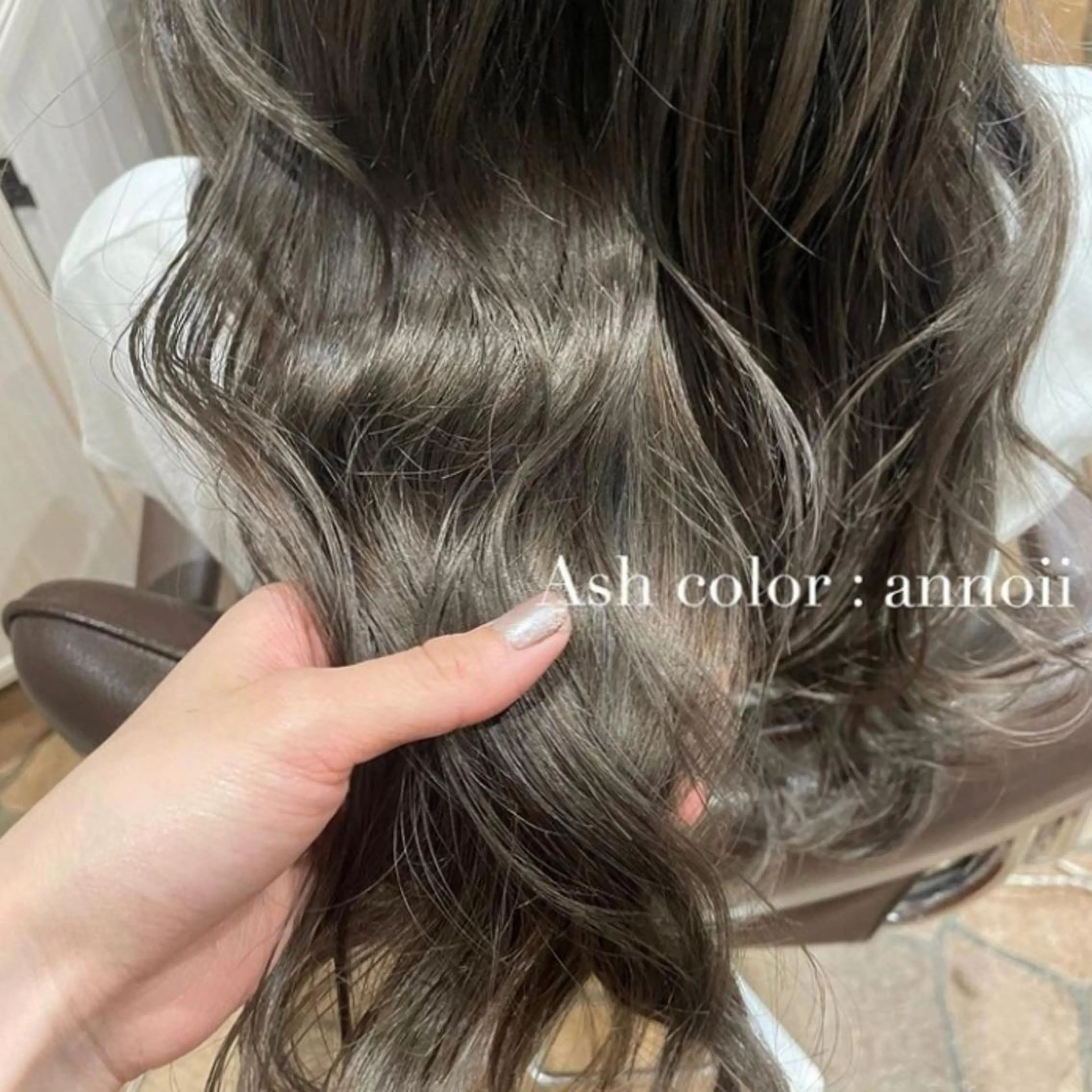 カラー ロング annoii _pomのヘアスタイル