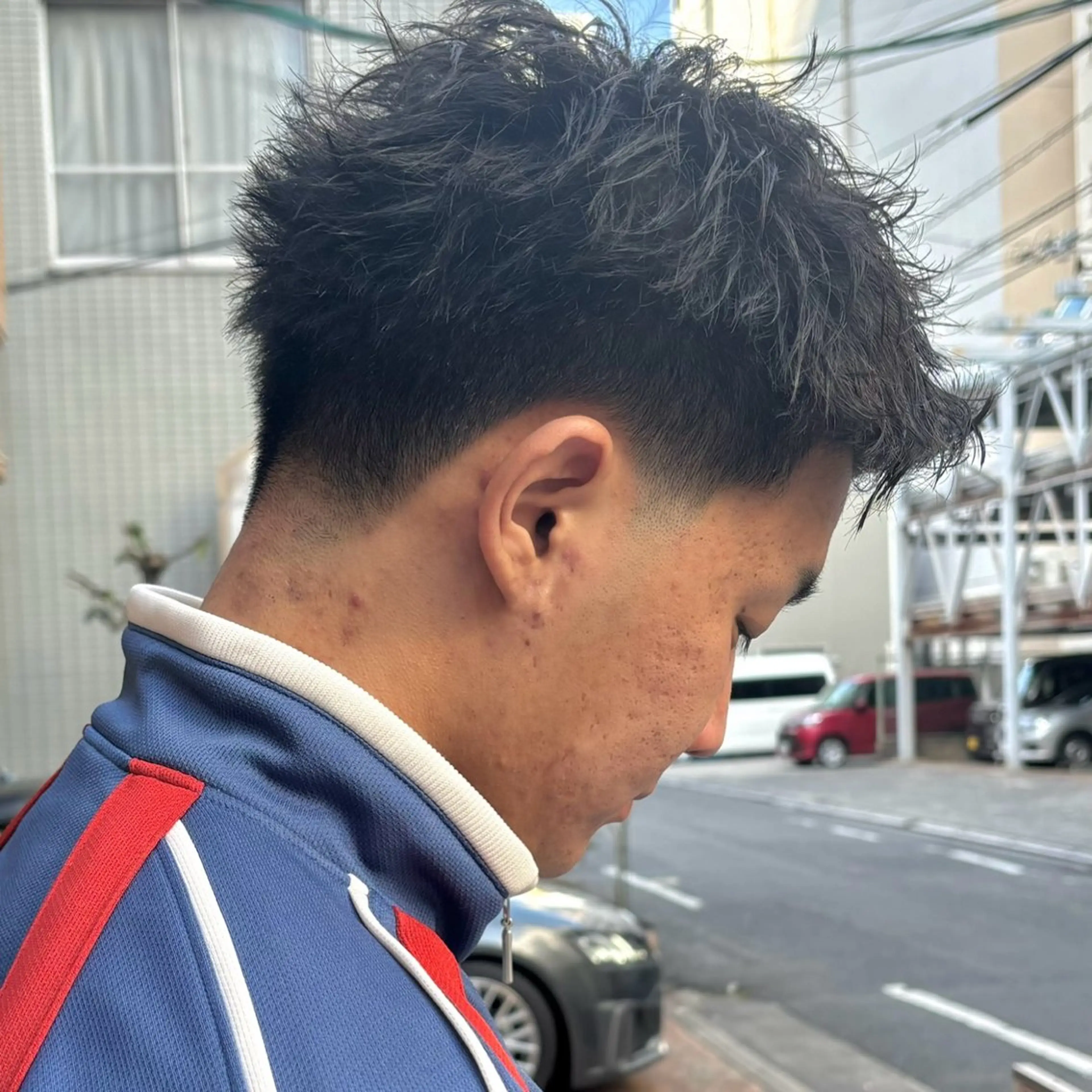 メンズ フェードカット フェザーパーマ メンズハイトーン メンズパーマ メンズショート カット 【メンズショート 特化】村斎 伶次のヘアスタイル