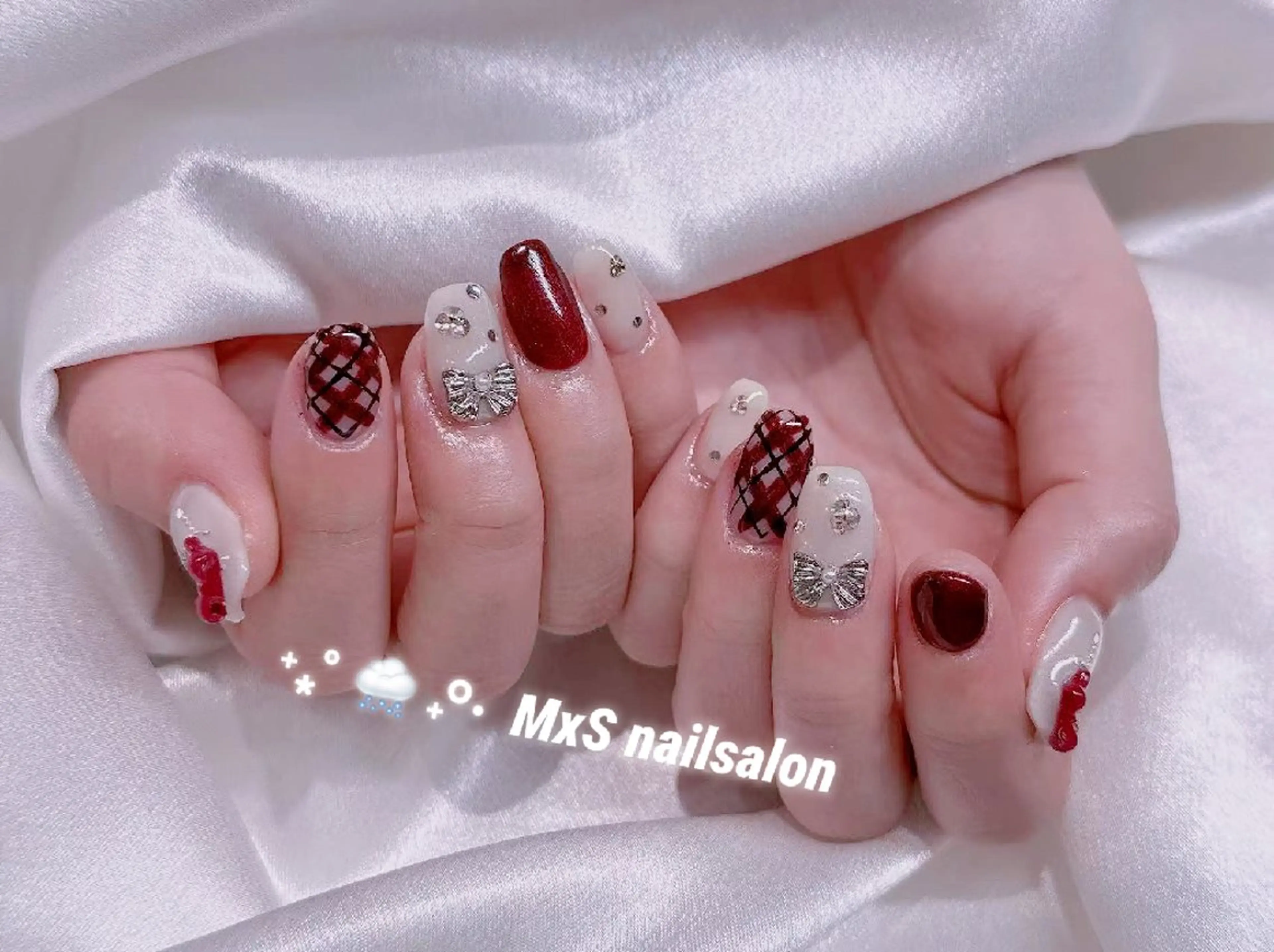 ネイル ジェルネイル 韓国ネイル マグネットネイル パラジェル ワンホンネイル ハンドネイル ハンドケア MxS リィリィのネイルデザイン