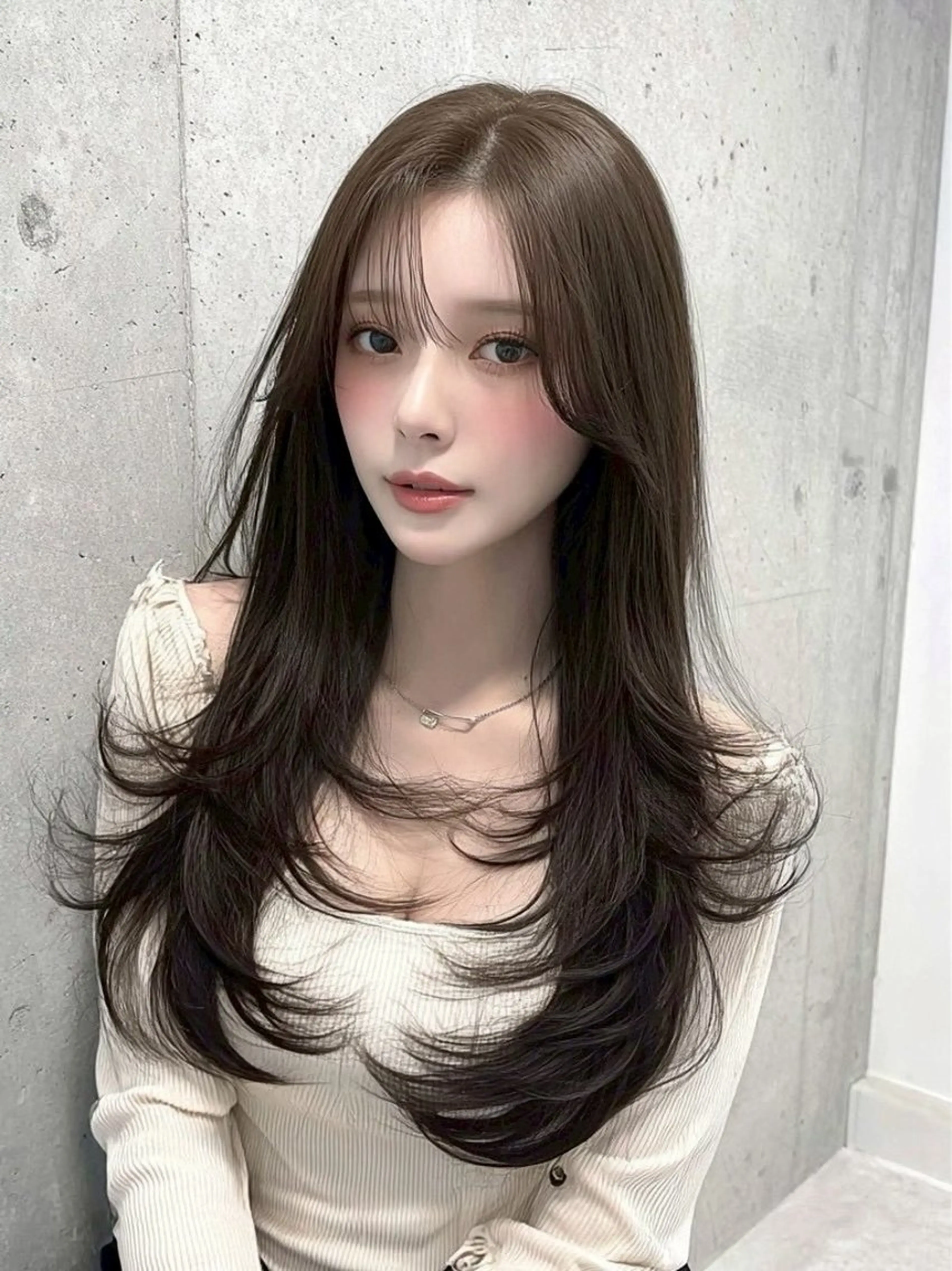 ロング カラー 切りっぱなしボブ ロングレイヤー ベージュカラー ブリーチ ブラウンカラー ヘアカラー トリートメント 似合わせカットカラー りおなのヘアスタイル