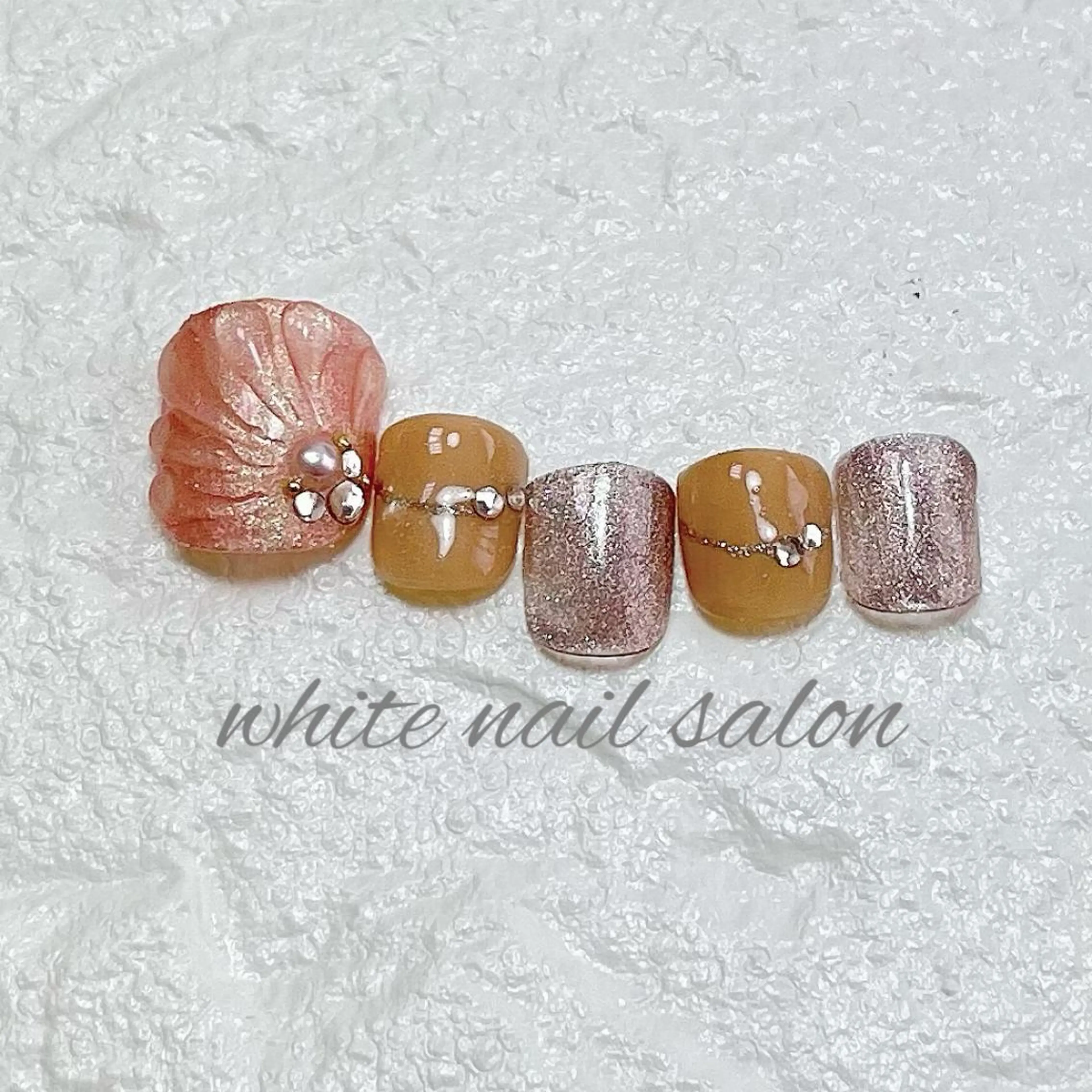 ネイル フットネイル ジェルネイル ハードジェル ラメ(グリッター) 持ち込み フットネイル white nail salonのネイルデザイン