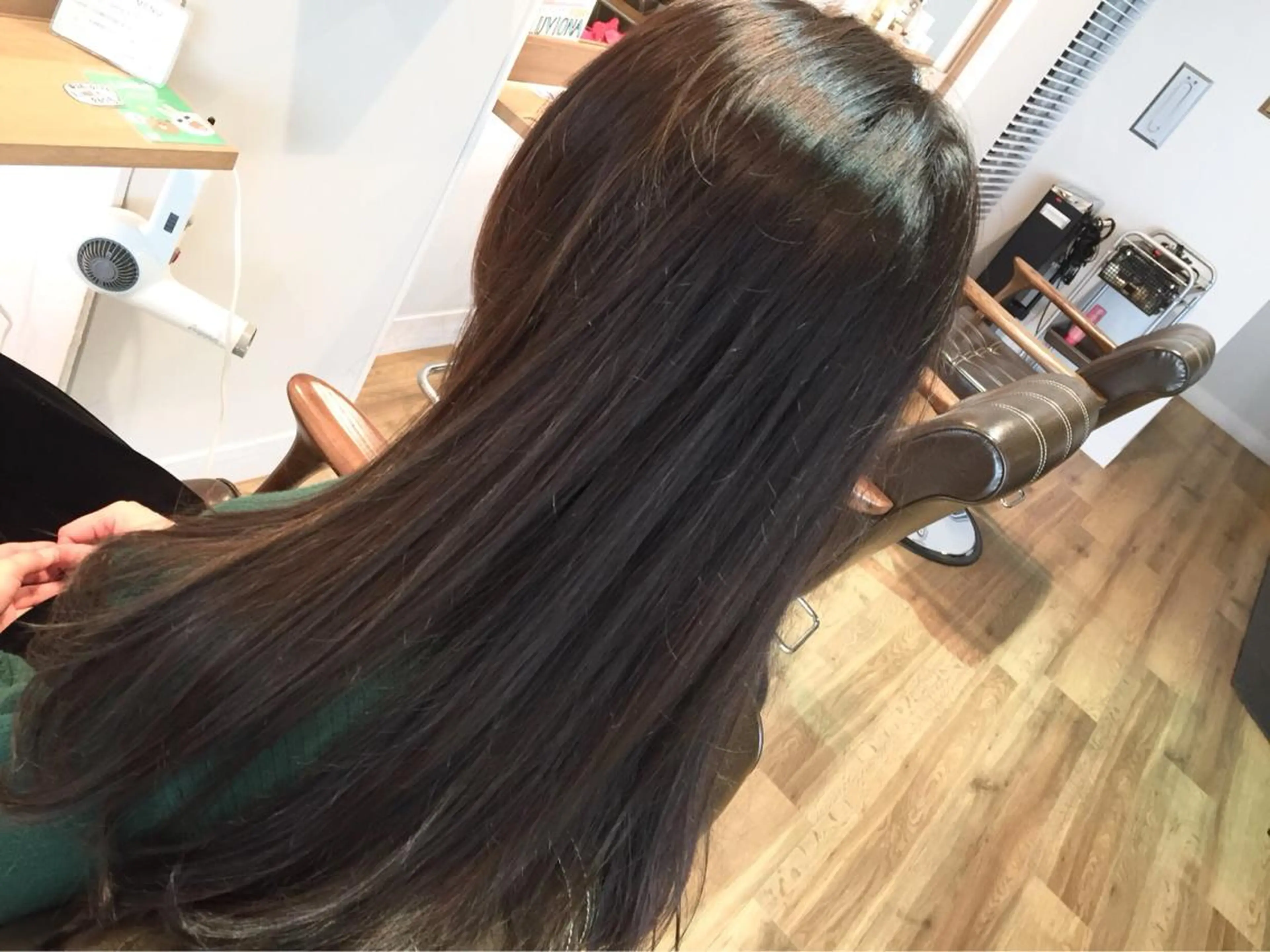 ロング ツキダテ ユイのヘアスタイル