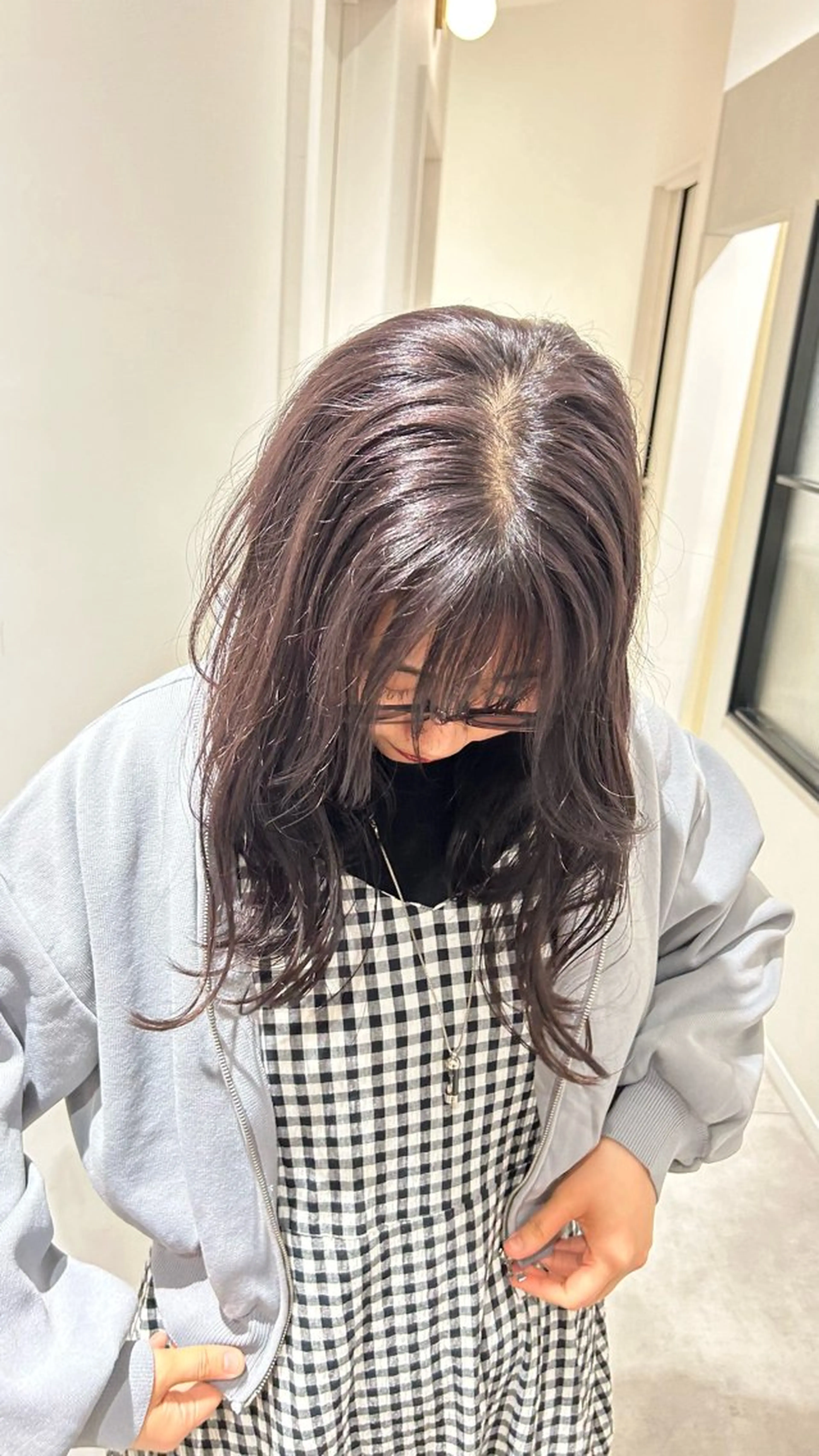 セミロング カラー ブリーチ グレージュ ラベンダーカラー ラベンダーグレージュ ラベンダーグレー ヘアカラー オリーブベージュ/ ブリーチなし透明感のヘアスタイル