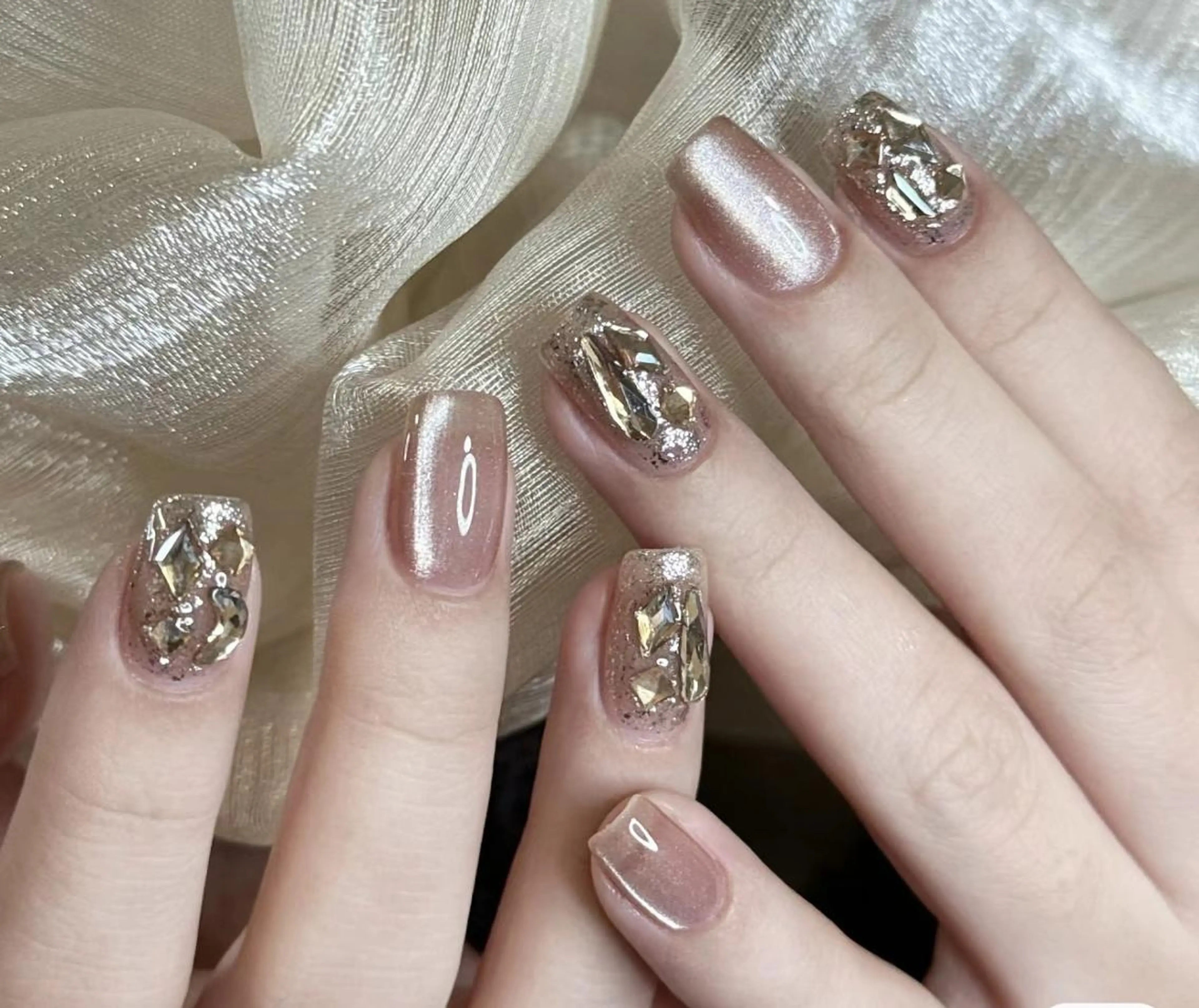 ネイル マグネットネイル ストーンネイル AB マツエクネイルサロンのネイルデザイン