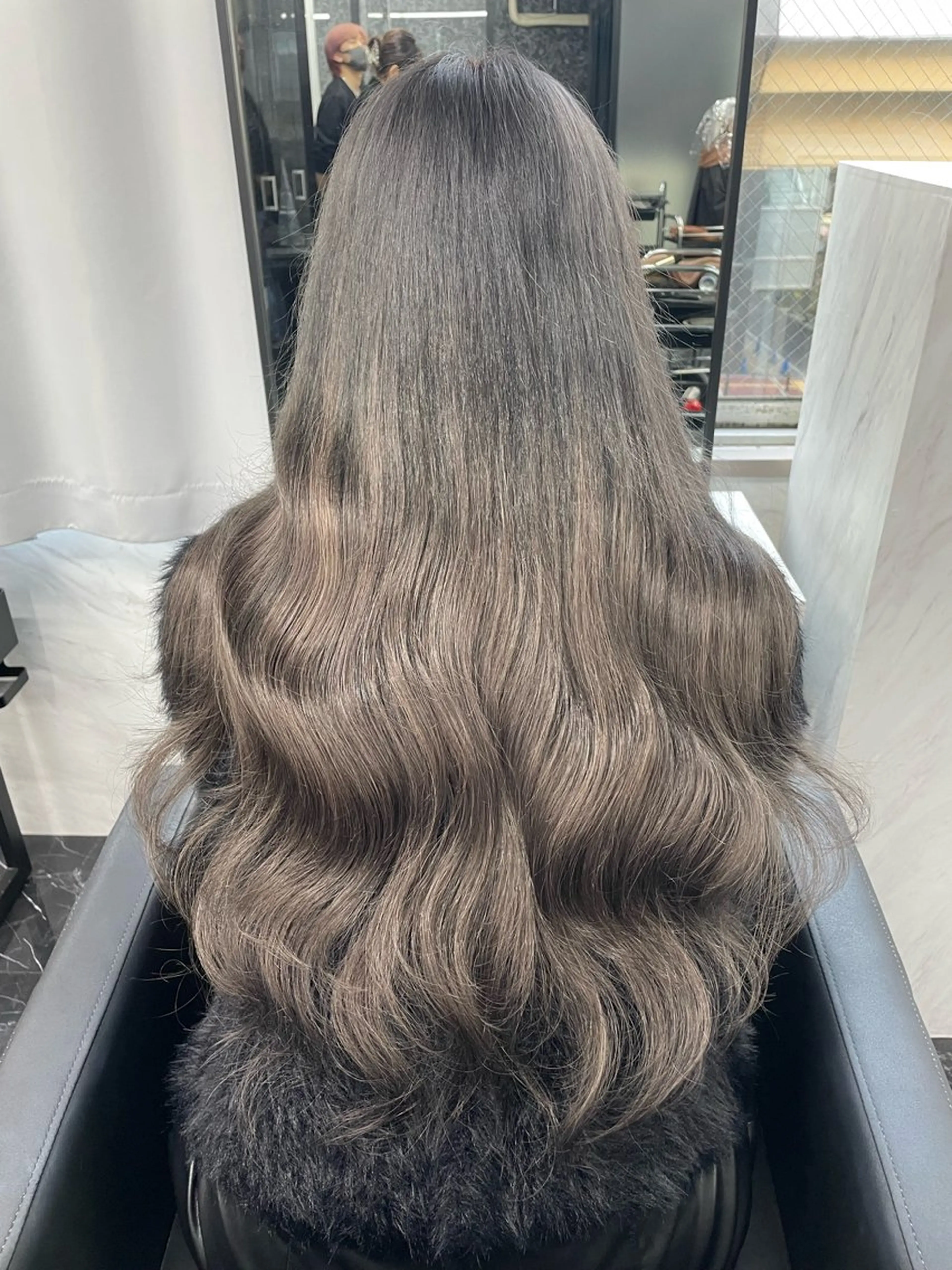 ロング カラー ダークグレー ヘアカラー エクステ マリカ🦋韓国 ハイトーン/エクステのヘアスタイル