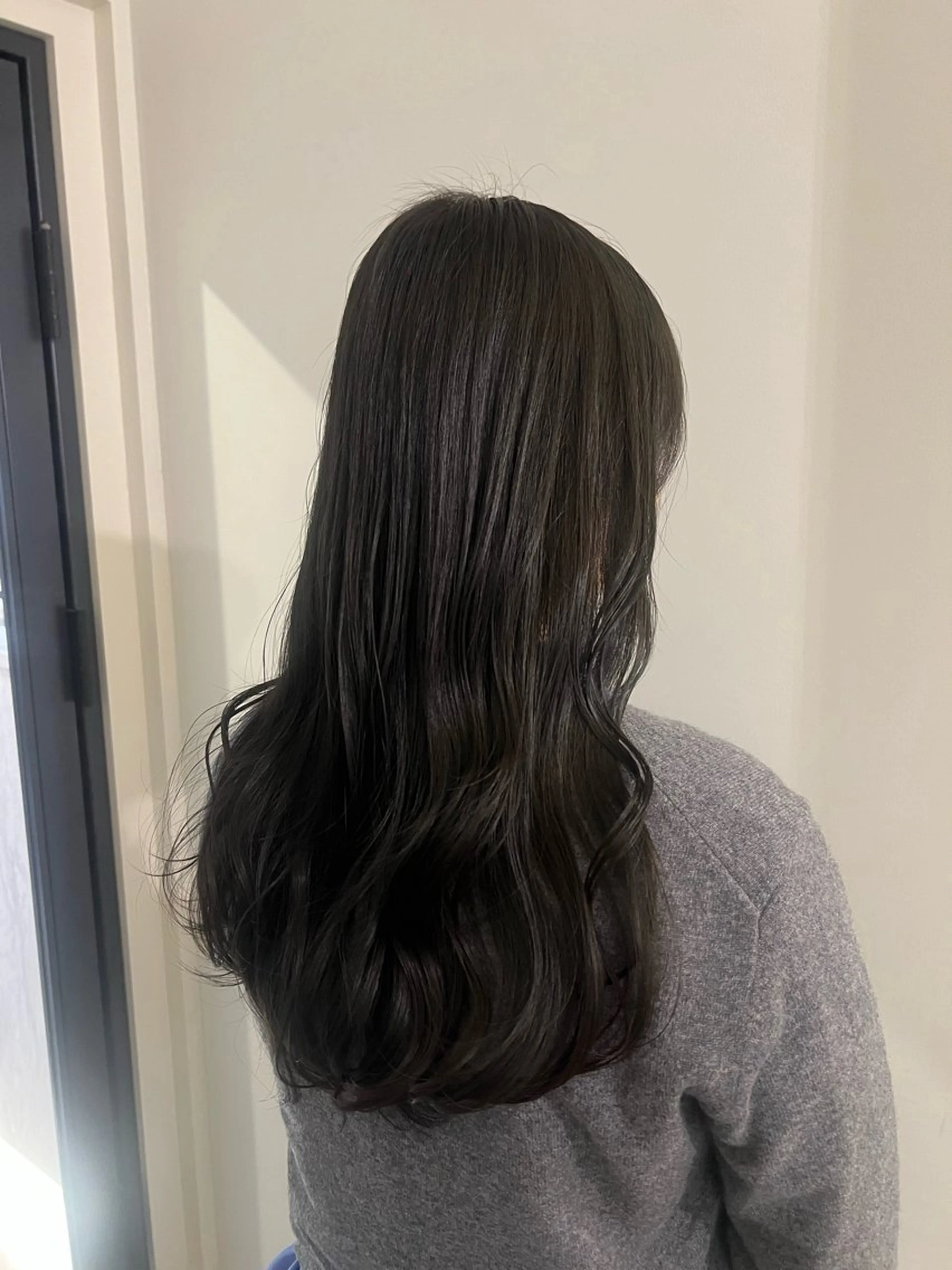 ロング カラー ベージュカラー オリーブベージュ カット ヘアカラー トリートメント 工藤 梨花のヘアスタイル