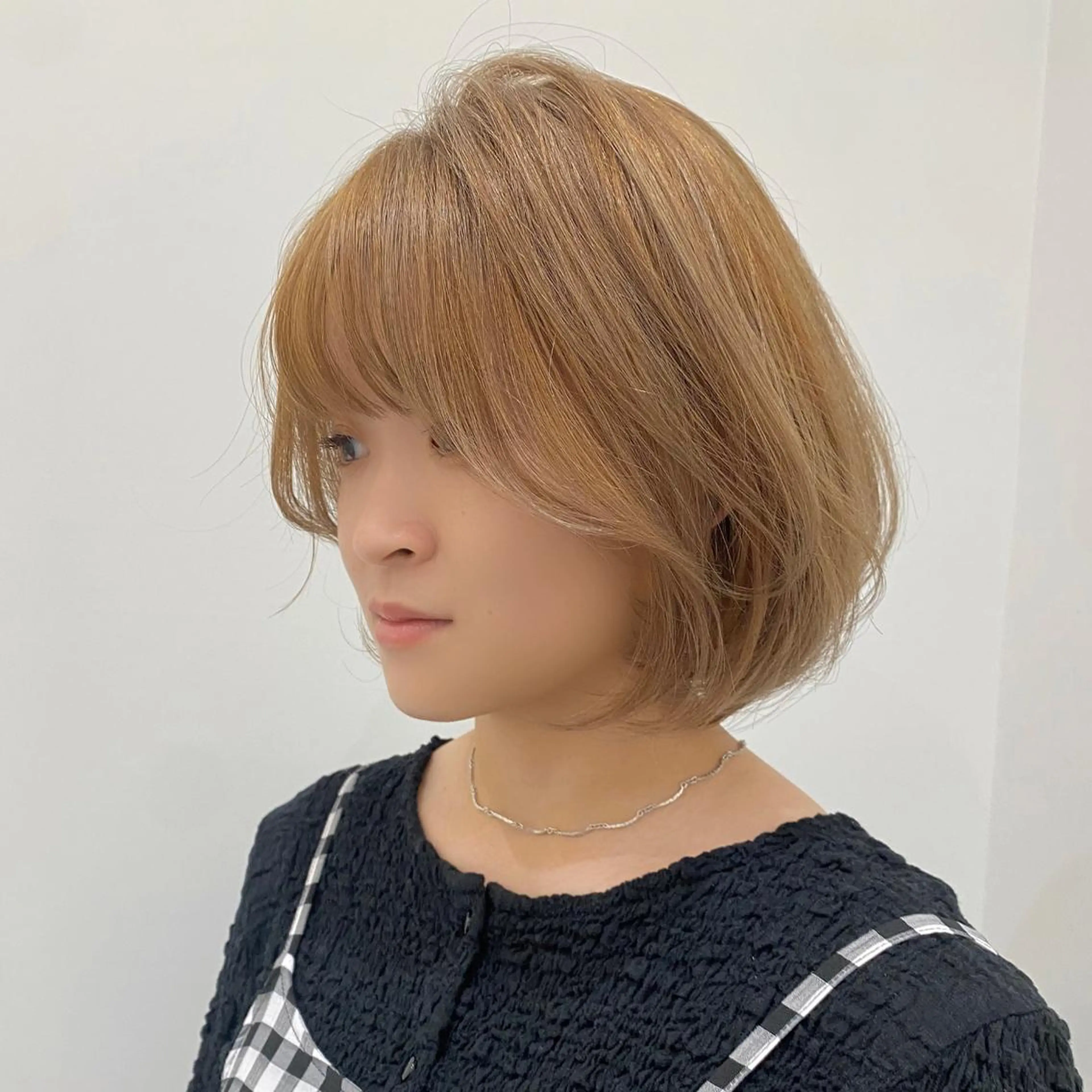 ミディアム カラー 切りっぱなしボブ ショートボブ ボブレイヤー ベージュカラー ハイトーンカラー 🌿レイヤー/ブリー チ/🌿‬JINのヘアスタイル