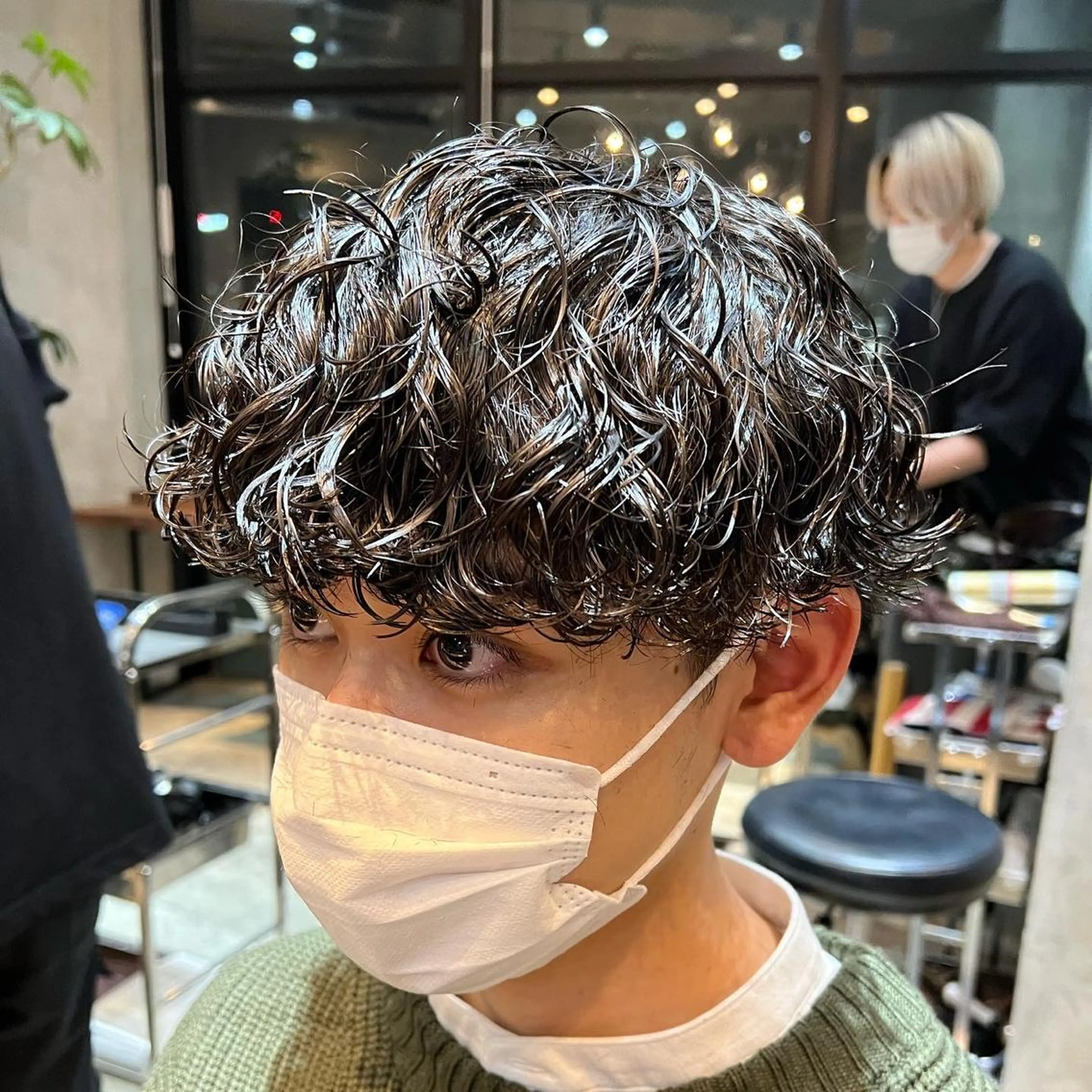 ショート パーマ メンズ カット パーマ トリートメント 波巻きスパイラルパー マ/シャドウパーマ駿のヘアスタイル