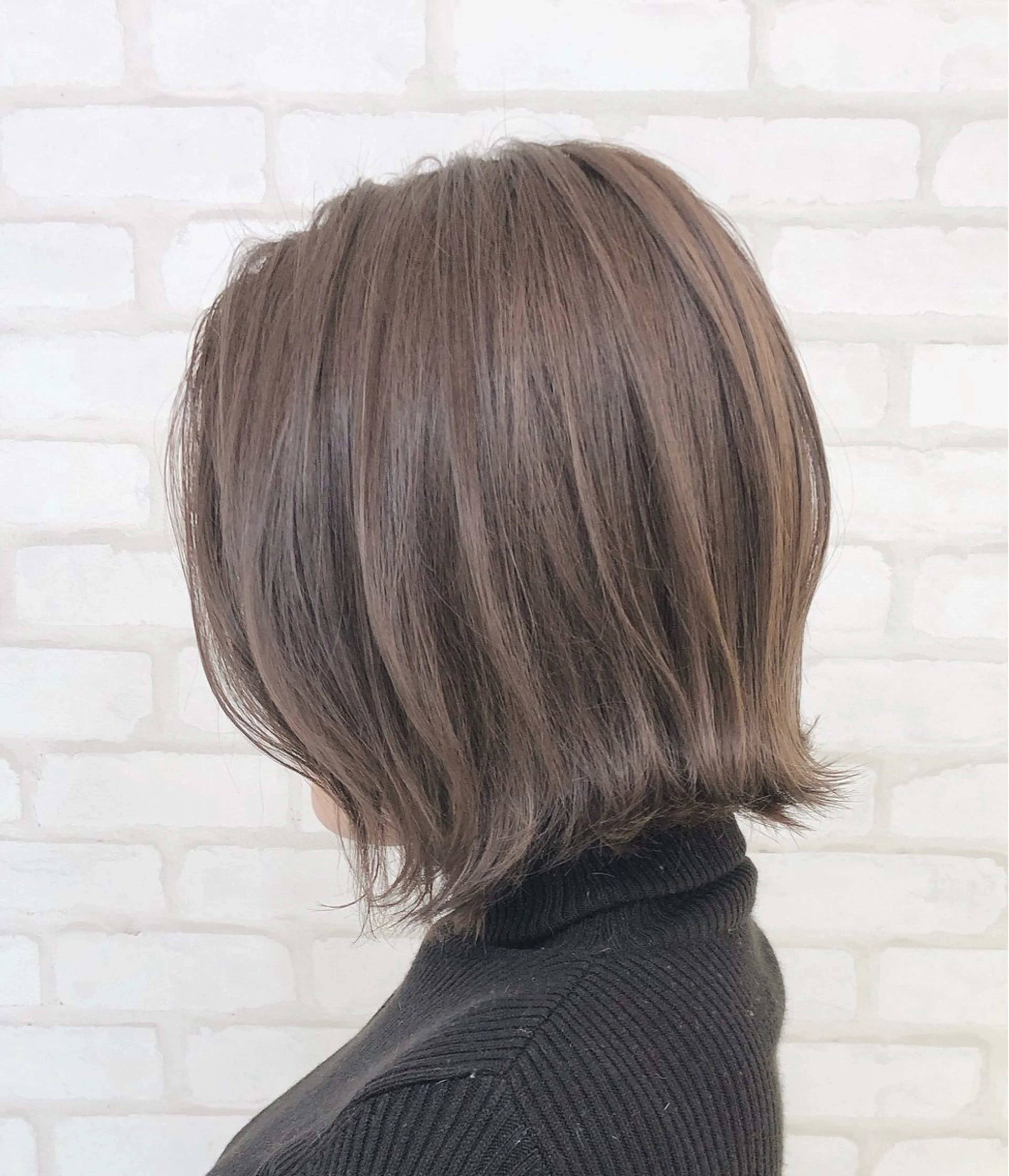 ショート カラー ベージュカラー 外ハネヘア カット ヘアカラー トリートメント レイヤー/透明感 HIRARIのヘアスタイル