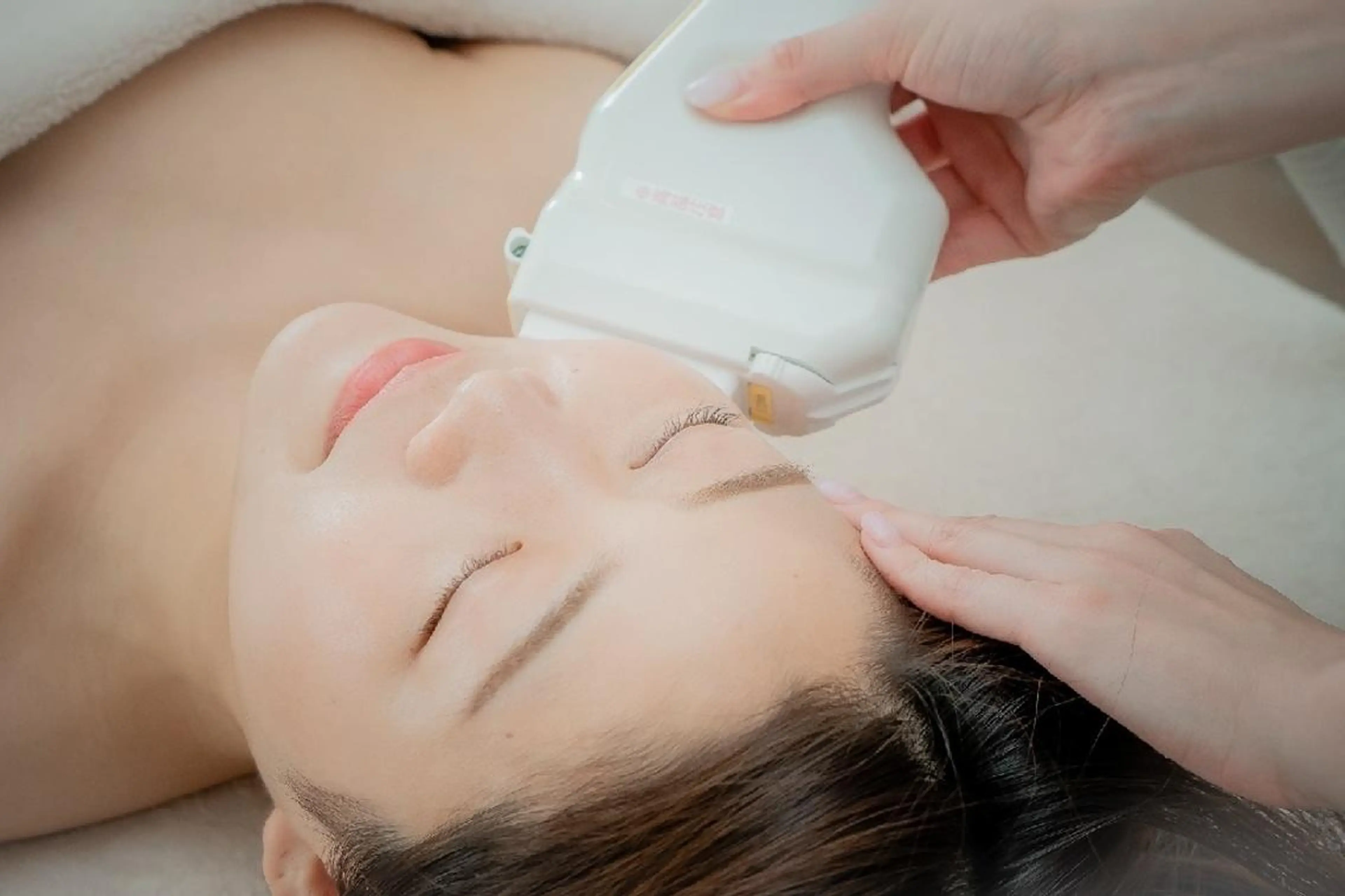 ハリ感MAX!!リフトアップ光フェイシャル60分の写真