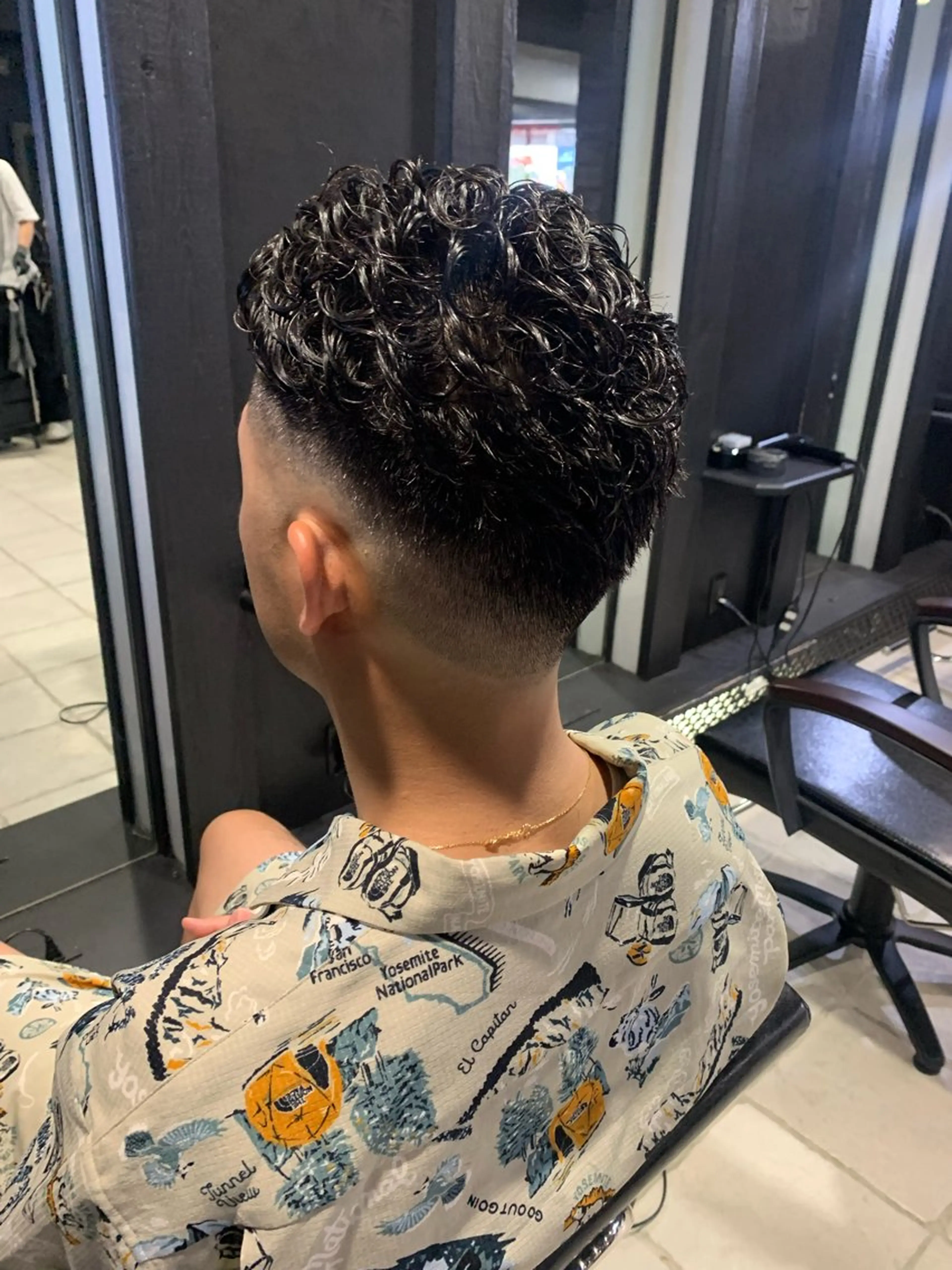 ショート メンズ フェードカット メンズパーマ スキンフェード カット パーマ ヘアセット メンズパーマ/難波/ 心斎橋　室園亮佑のヘアスタイル