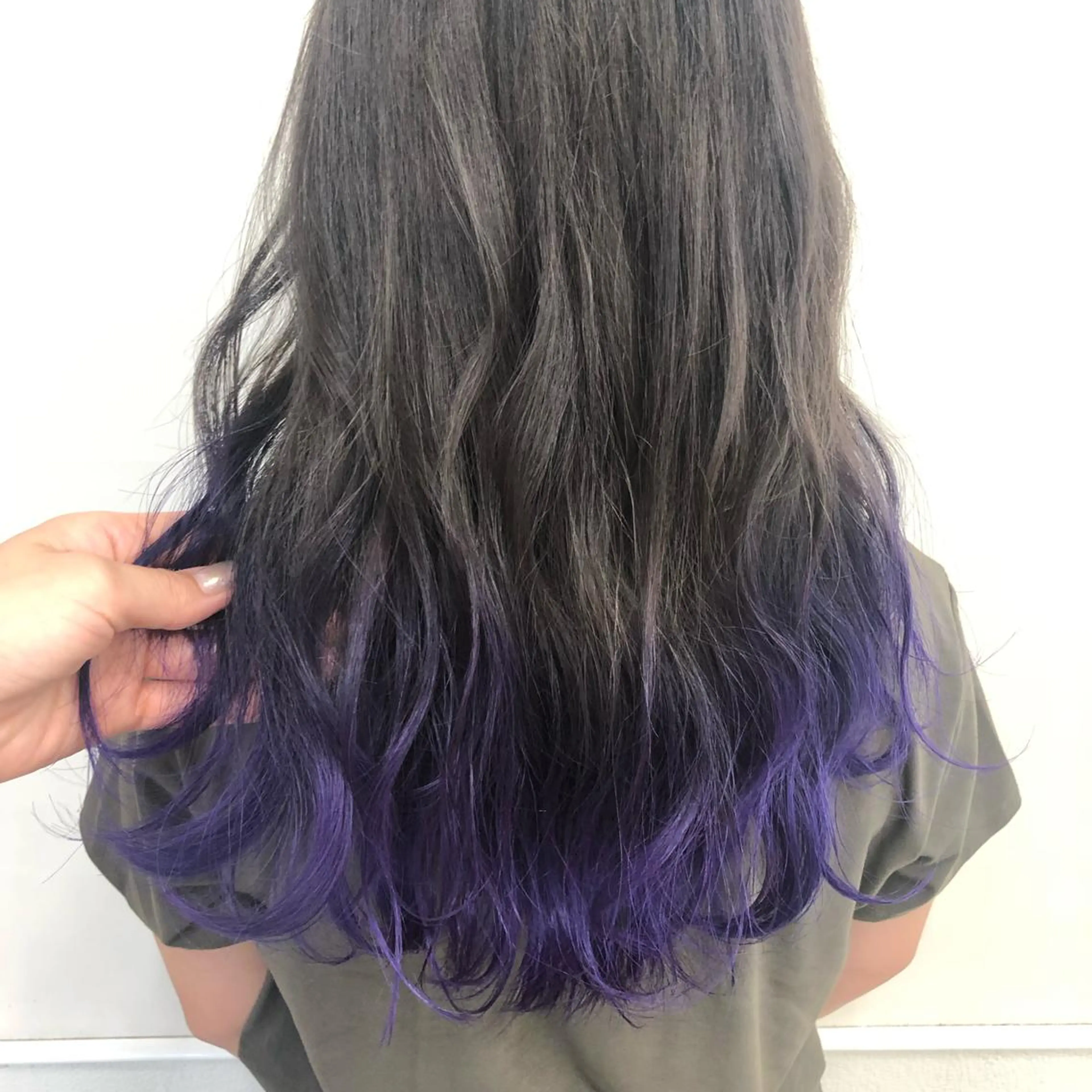 ロング カラー エクステ ハイトーン 💭黒崎ハルカのヘアスタイル