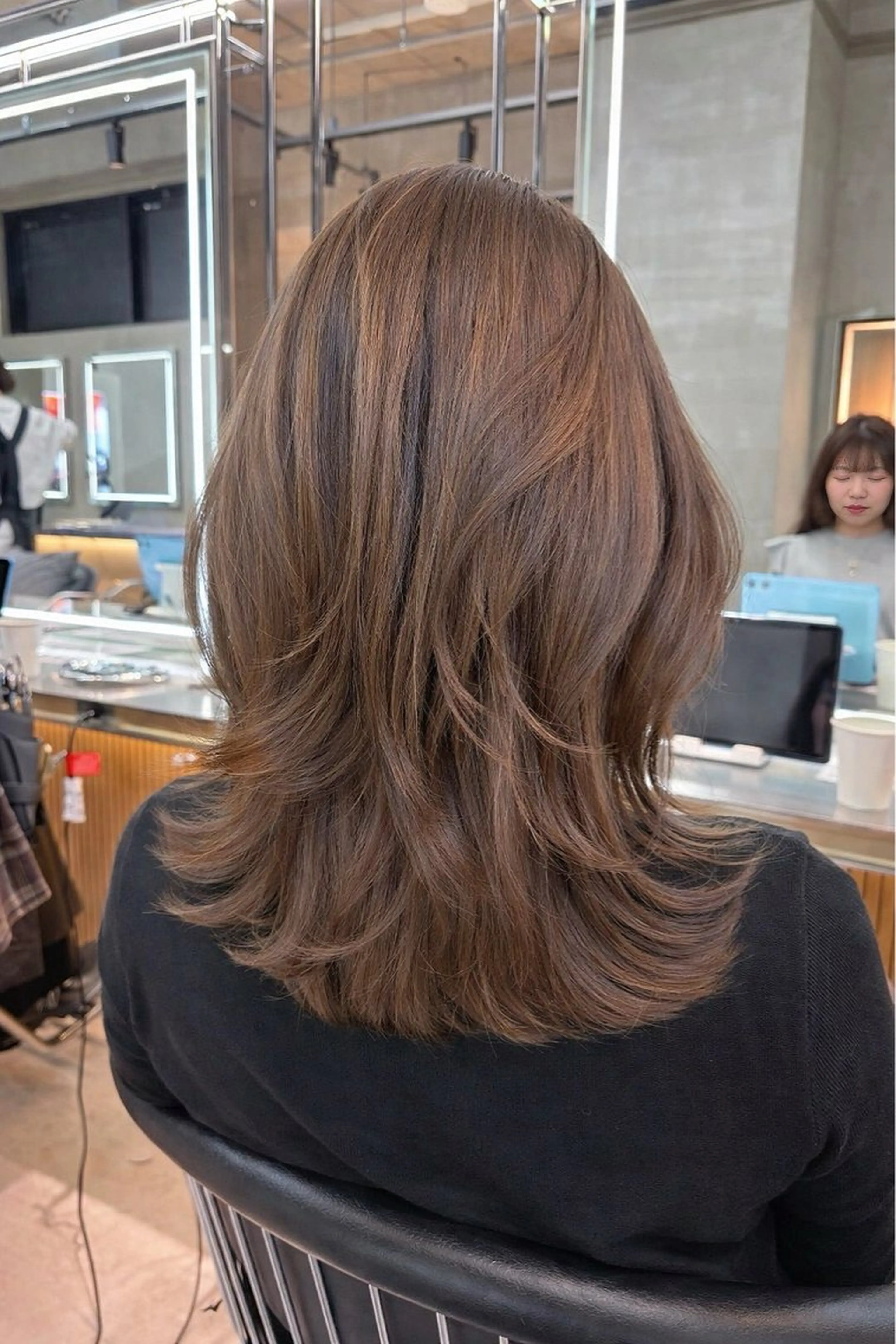 ミディアム カラー ベージュカラー ブリーチ 透明感カラー ブリーチなしカラー 髪質改善 【博多髪質改善】 吉村　清志のヘアスタイル