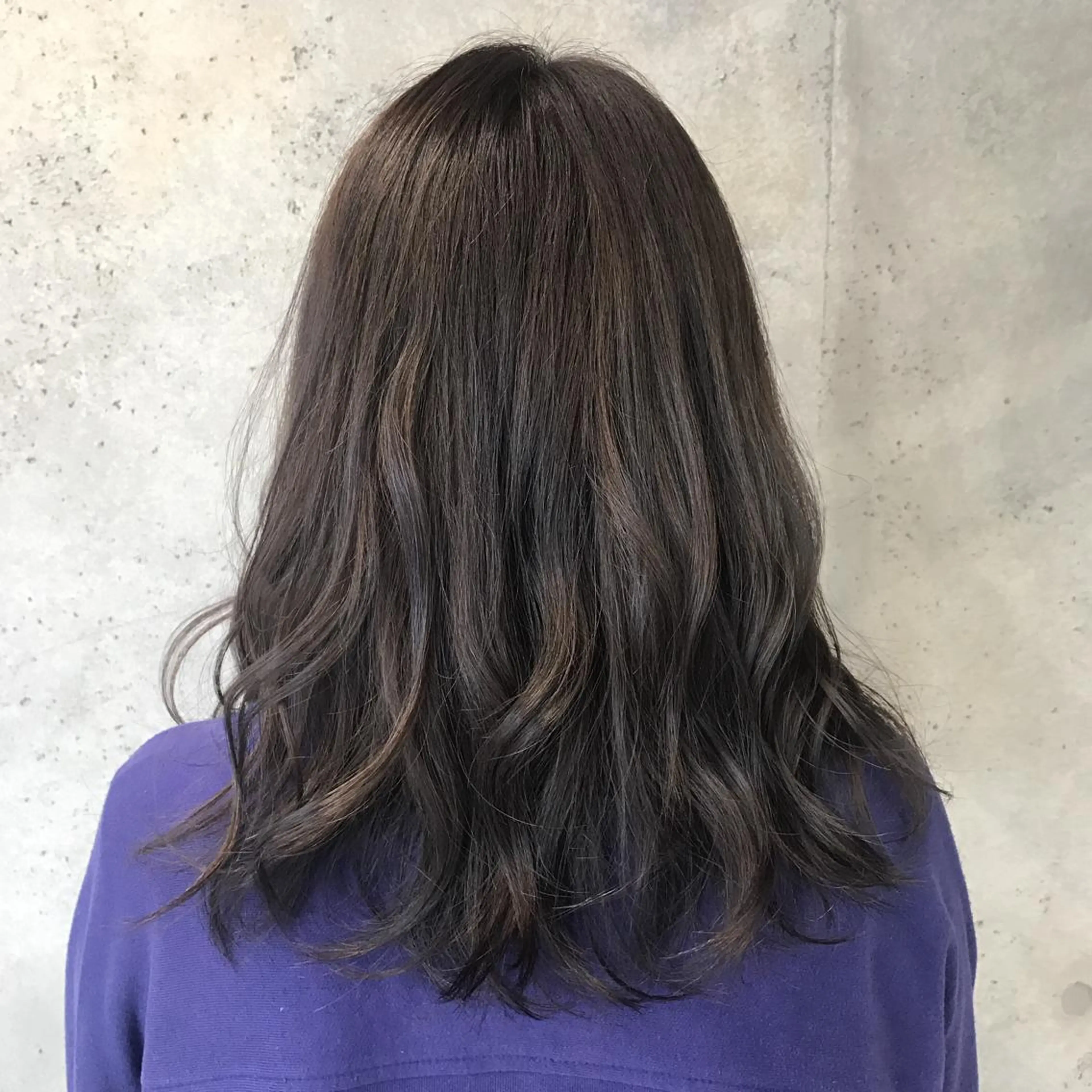 ロング カラー グレージュ バイオレットカラー バイオレットグレージュ にった みずきのヘアスタイル