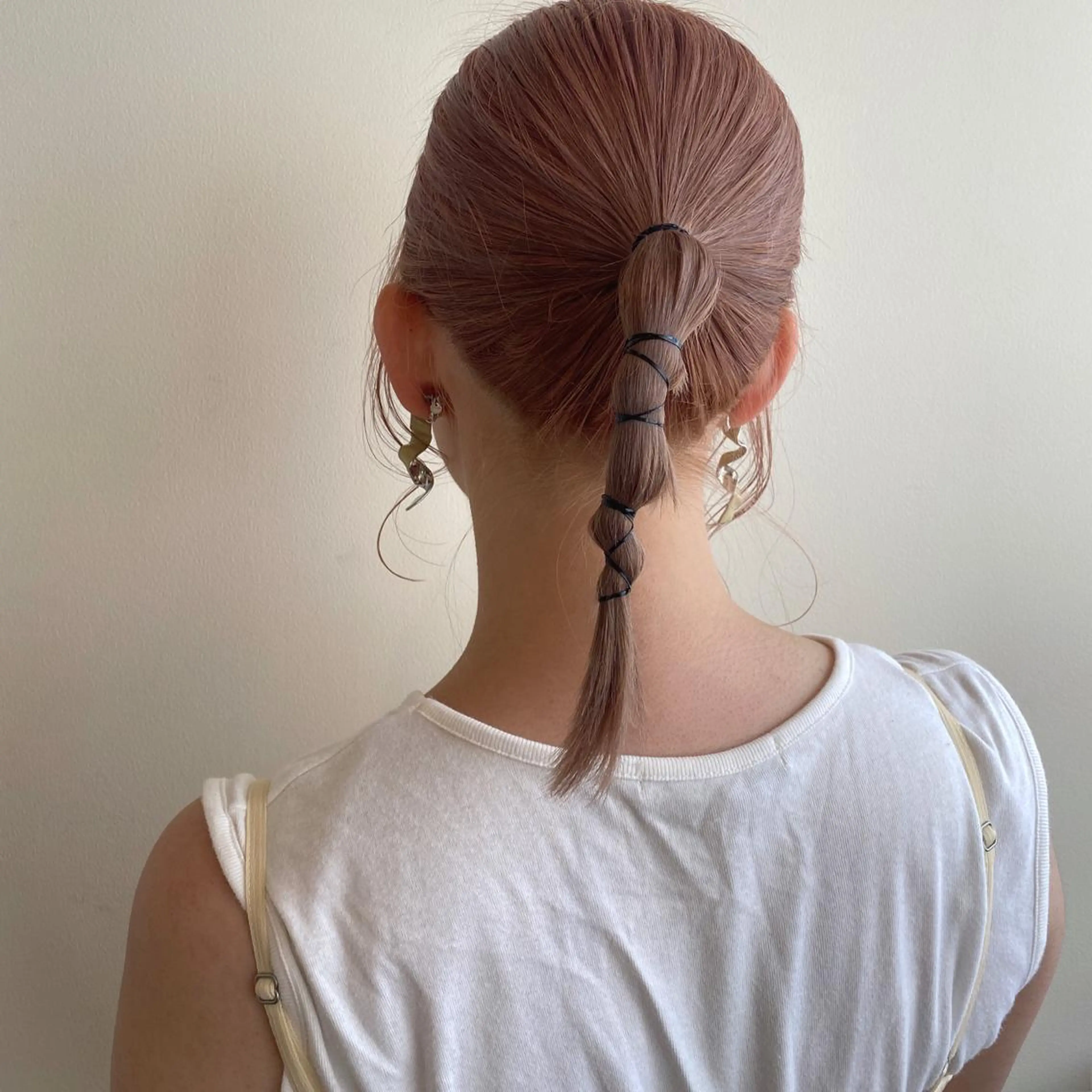 ミディアム カラー ヘアアレンジ カット ヘアカラー トリートメント MIOベージュカラー 柔らかいカラーのヘアスタイル