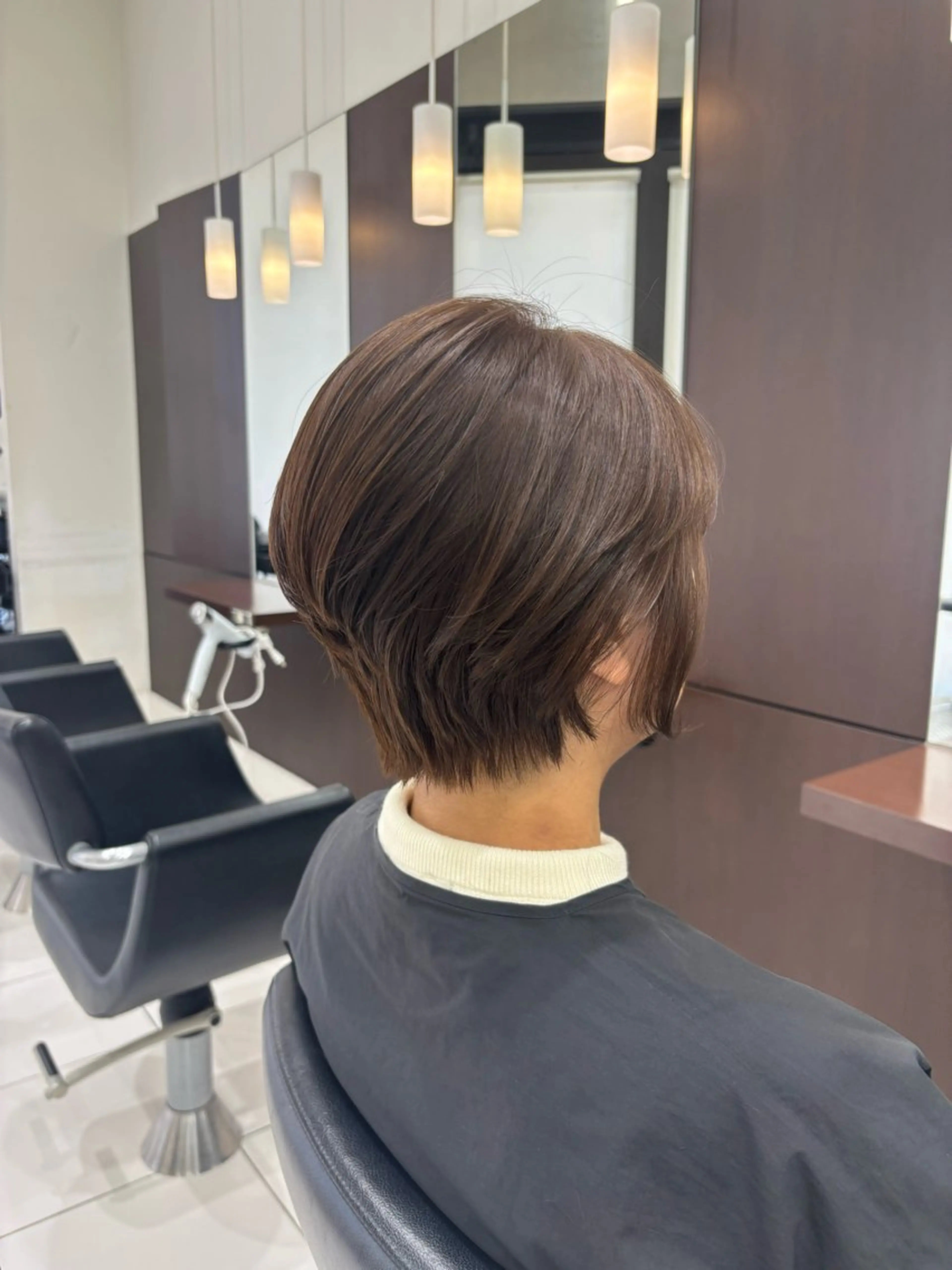 ショート カラー 大根 凜子のヘアスタイル