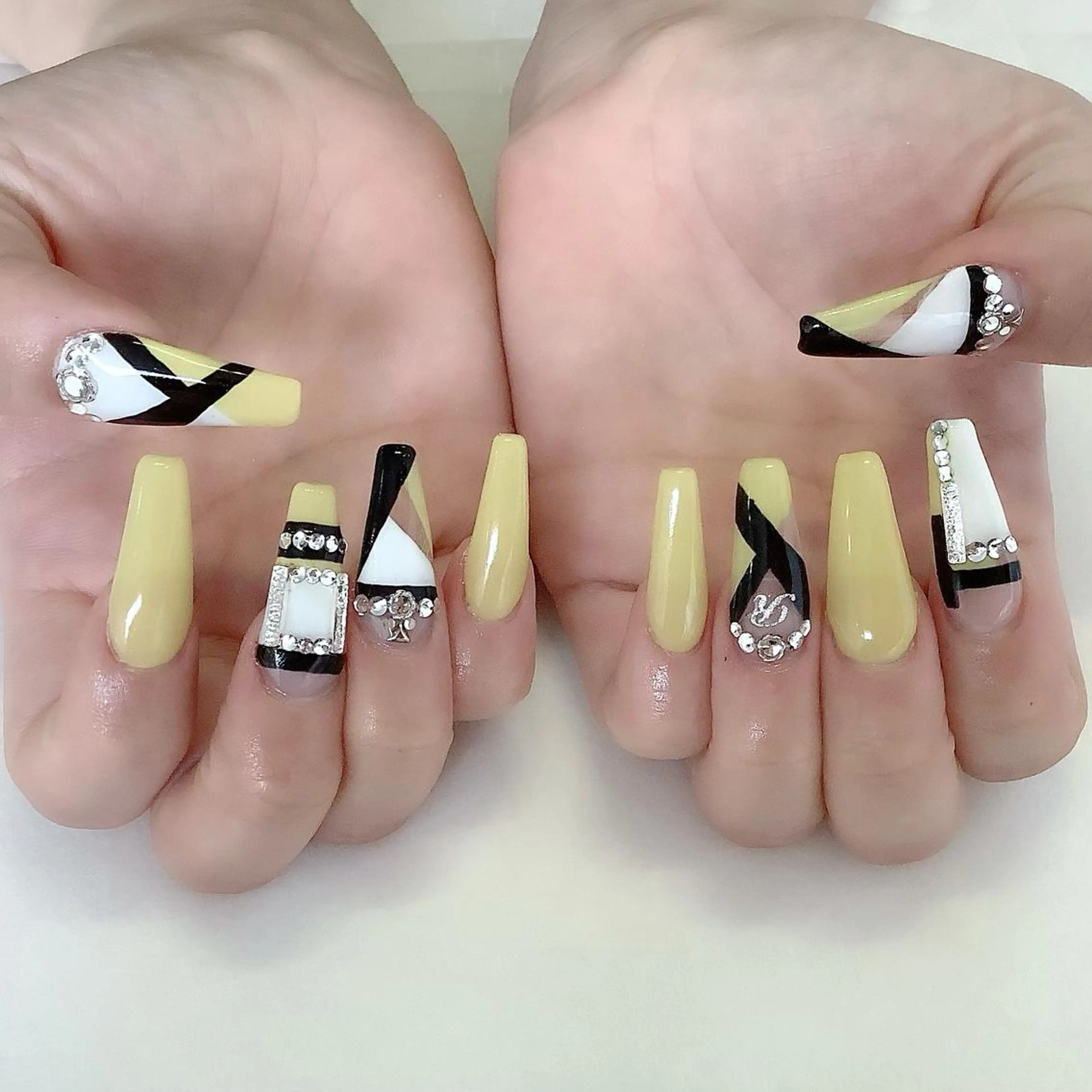 ネイル ハンドネイル 💎🐰 saki. m 🐰💎のネイルデザイン