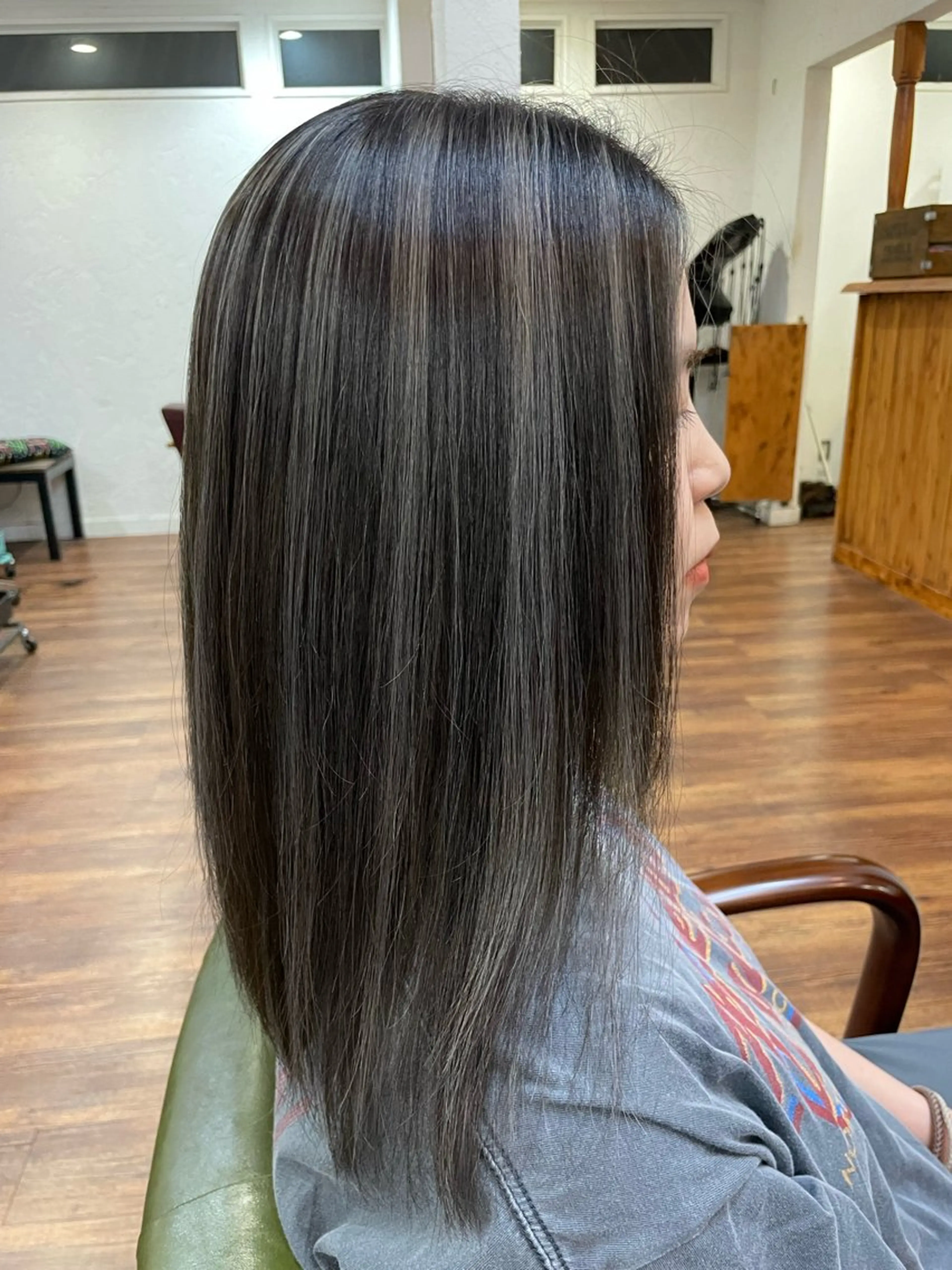 セミロング ハイライト ヘアカラー REGISTA hair works所属・下林 雅明のヘアスタイル