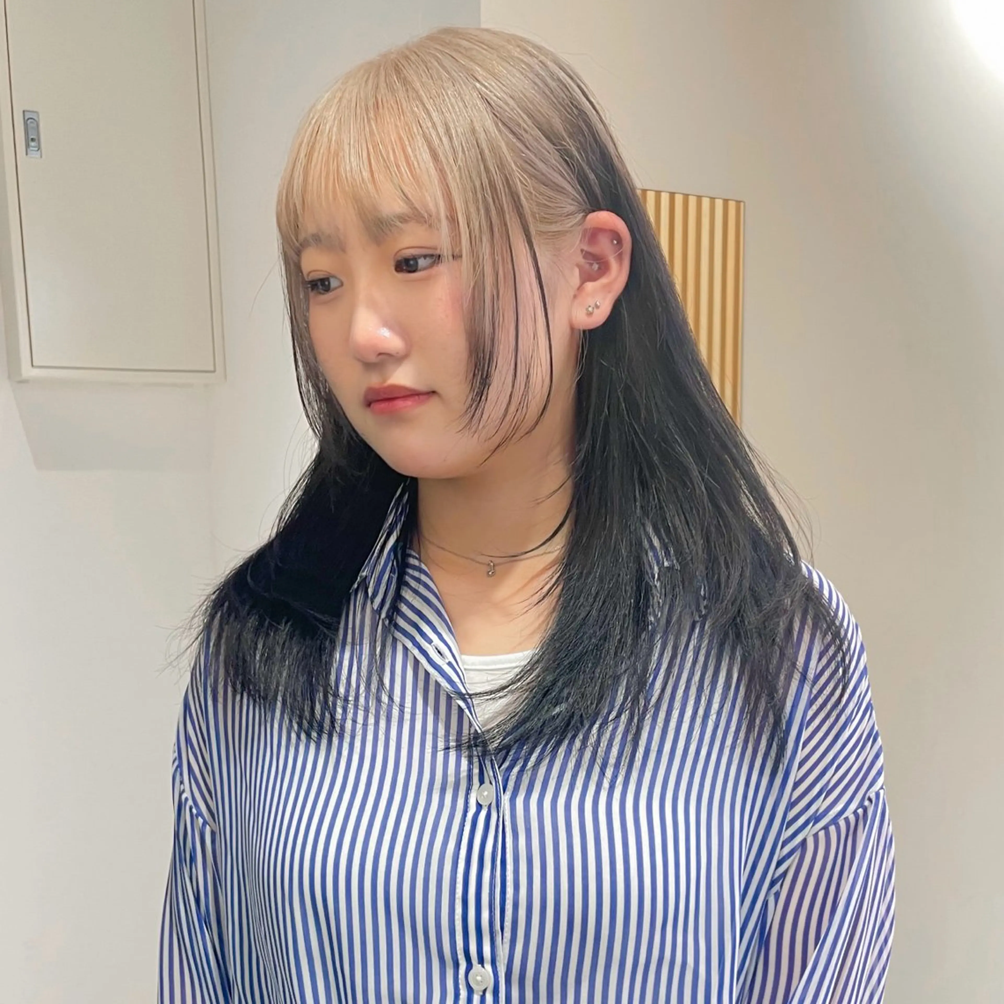 ロング カラー ブリーチ ブロンド ケアブリーチ デザインカラー ハイトーンカラー カット ヘアカラー ダブルカラー,透け カラーHINARIのヘアスタイル