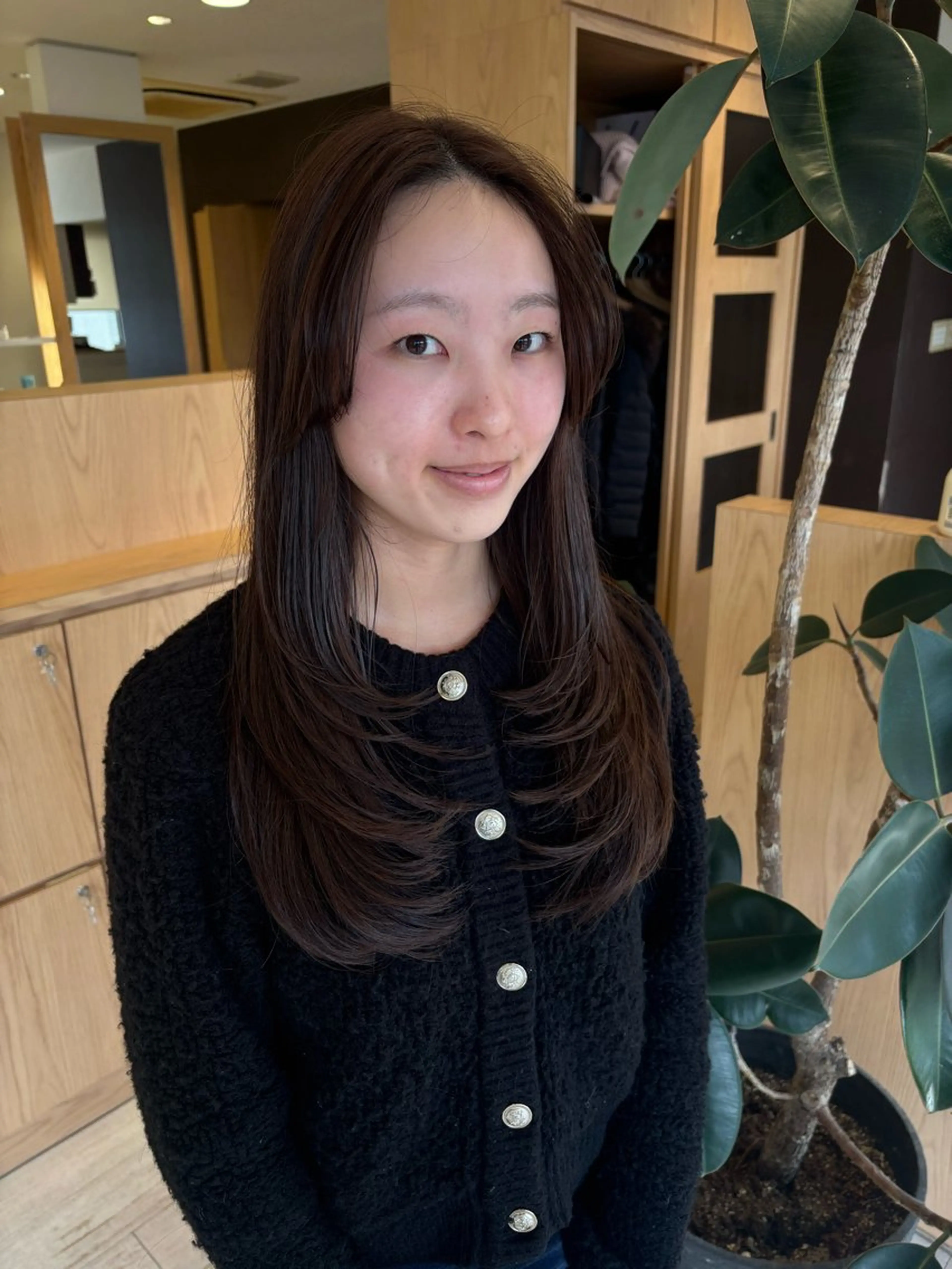 ロング レイヤーカット カット ヘアカラー 安藤 ひなたのヘアスタイル