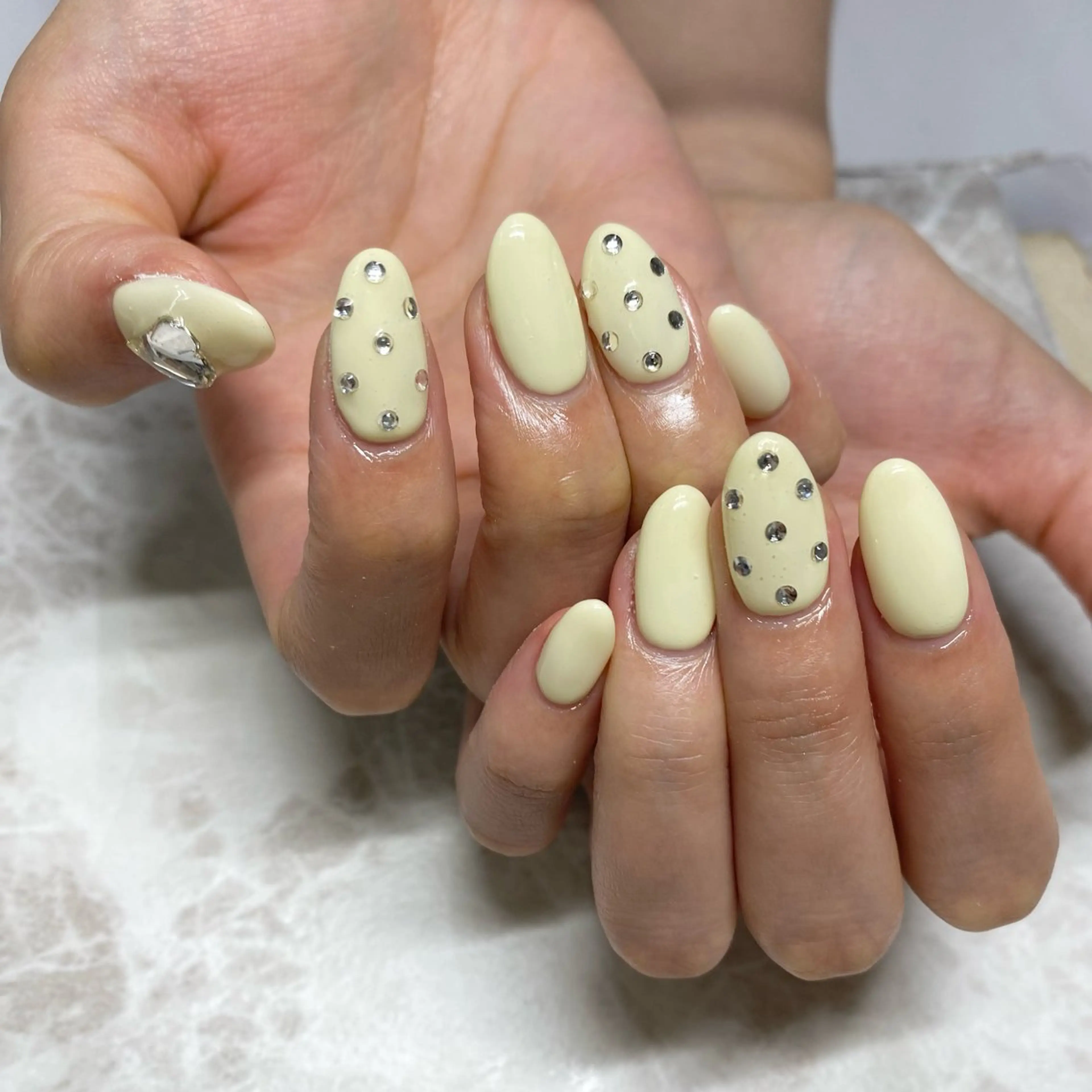 ネイル ドット ハンドネイル ハンドケア 🫧RaLa ⭐︎AYAKA🫧のネイルデザイン