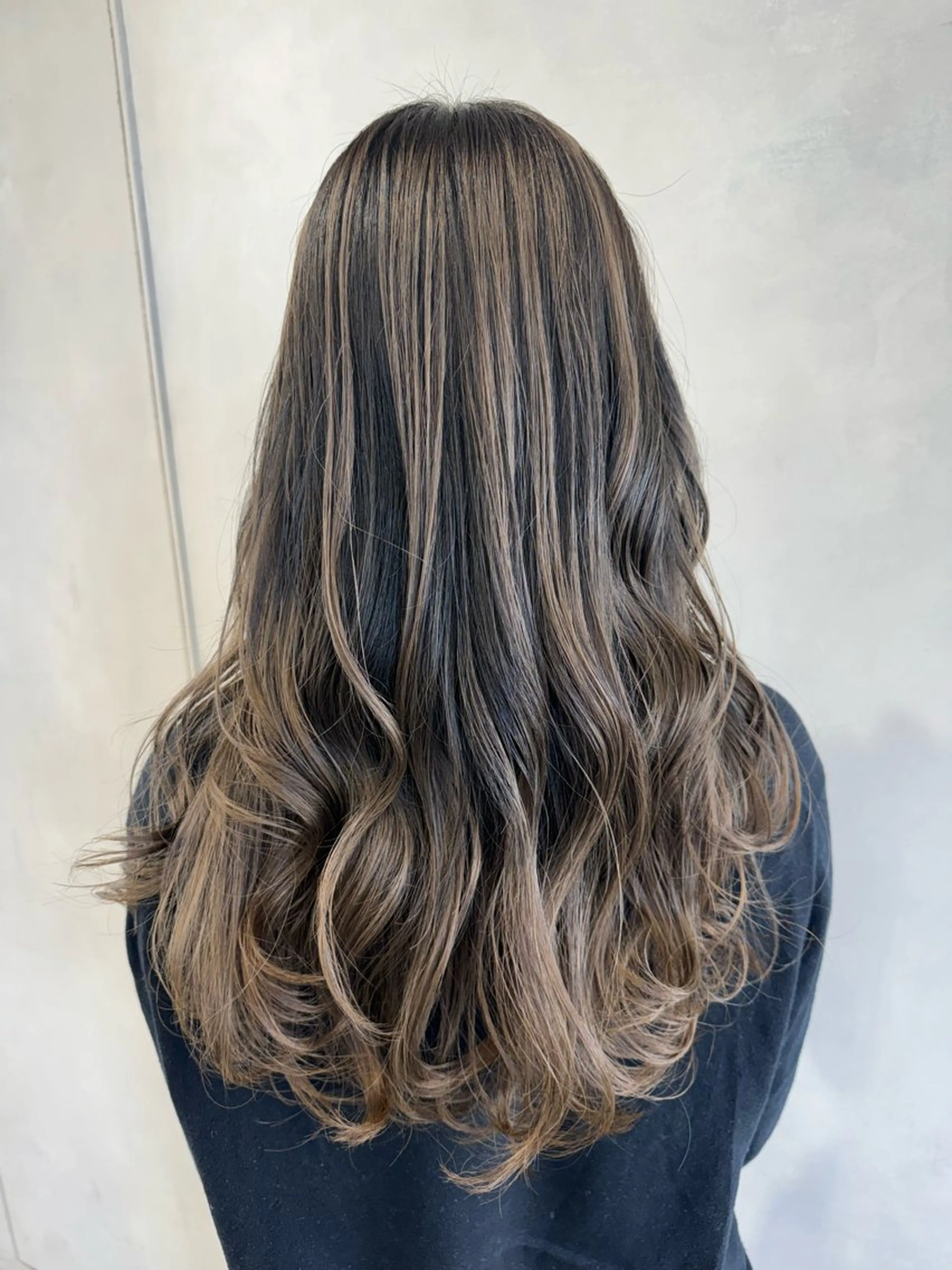 ロング カラー バレイヤージュ ベージュカラー レイヤーカット カット ヘアカラー トリートメント 透明感カラー✨艶髪 制作🌱山根あゆみのヘアスタイル