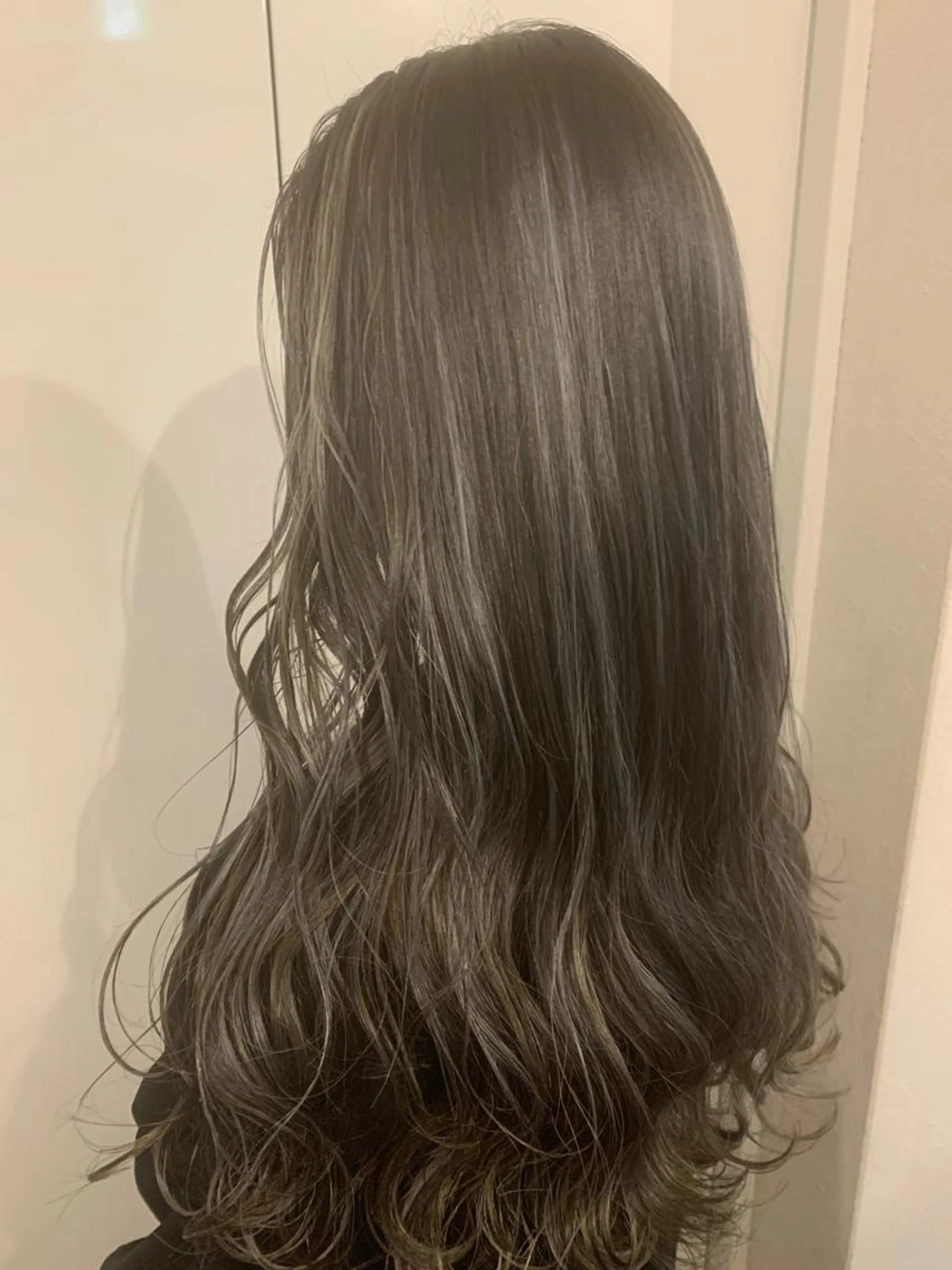 【ブリーチ込み】ダメージ最小で赤味消しシークレットハイライト+フルカラー+カット+1stepトリートメントの写真