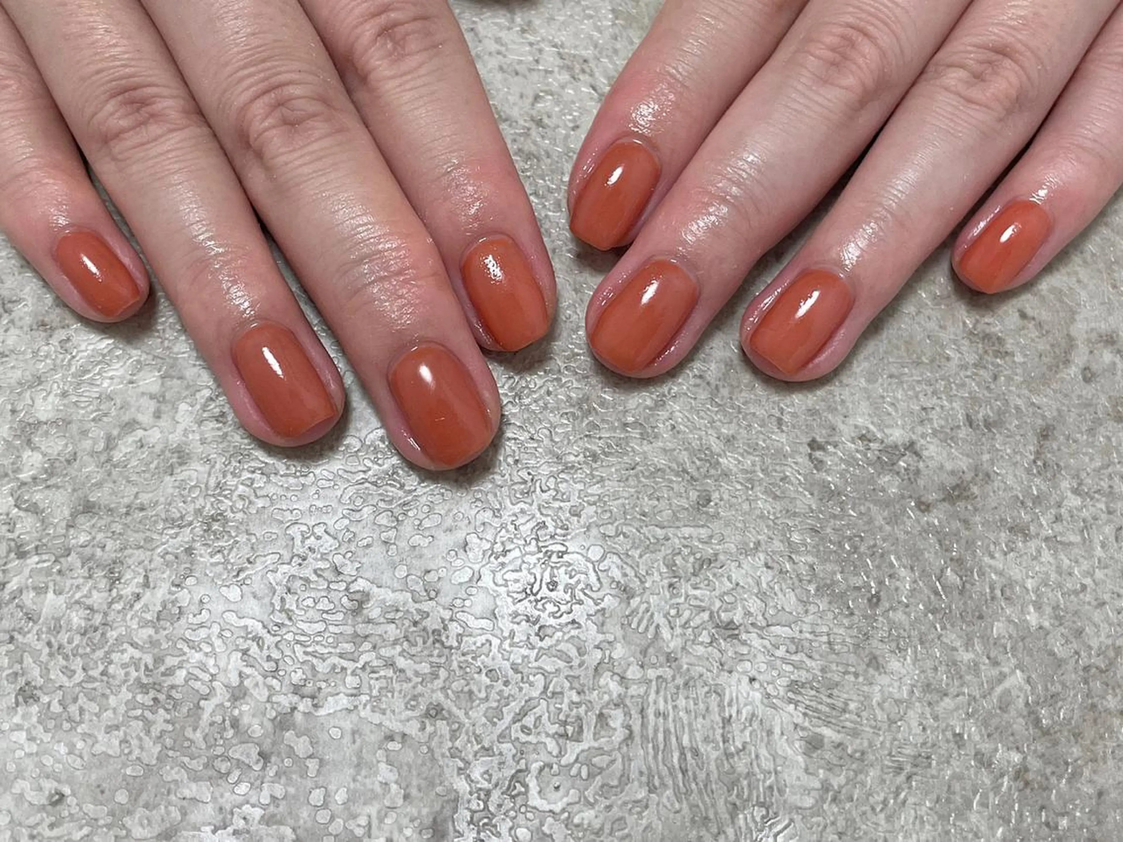 カラー ネイル マツエク・マツパ ブラウンカラー オレンジ カラーマツエク ブラウン ワンカラーネイル ハンドネイル 松井 亜由美のネイルデザイン