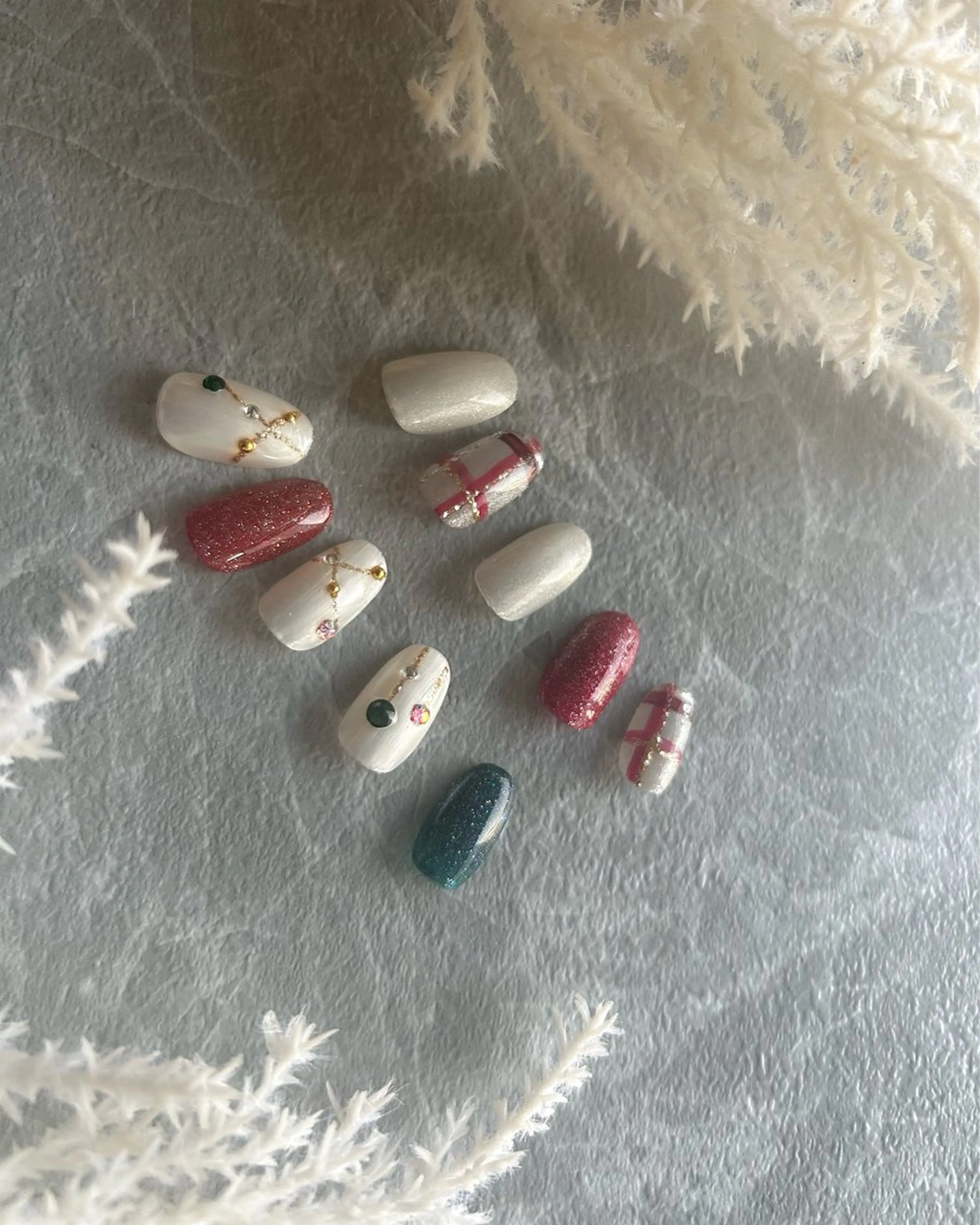 ネイル フットネイル マグネットネイル シンプルネイル 冬ネイル クリスマス ハンドネイル 中村 春菜のネイルデザイン
