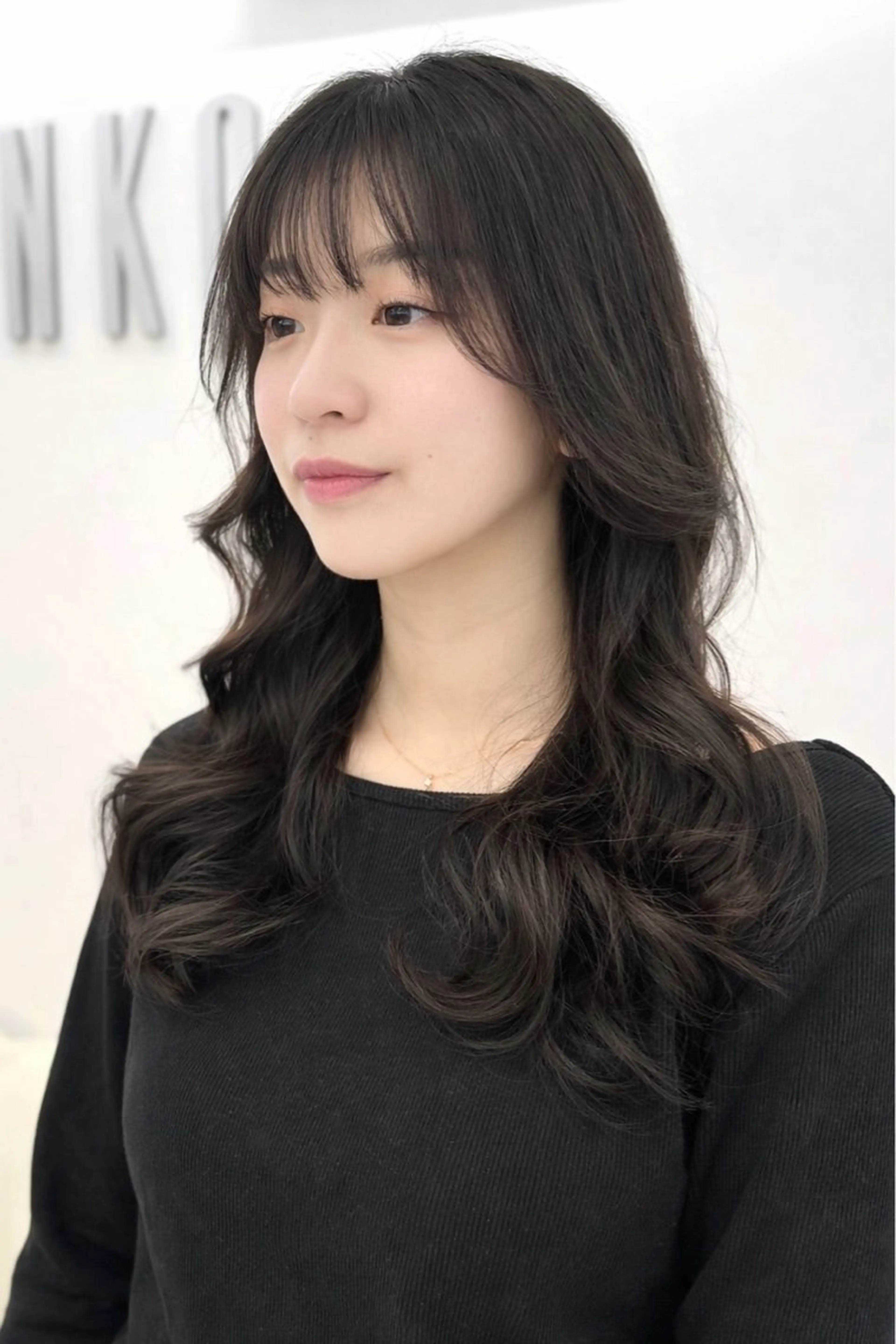 ロング カット ヘアカラー パーマ コテ巻き風パーマ/ デジタルパーマのヘアスタイル